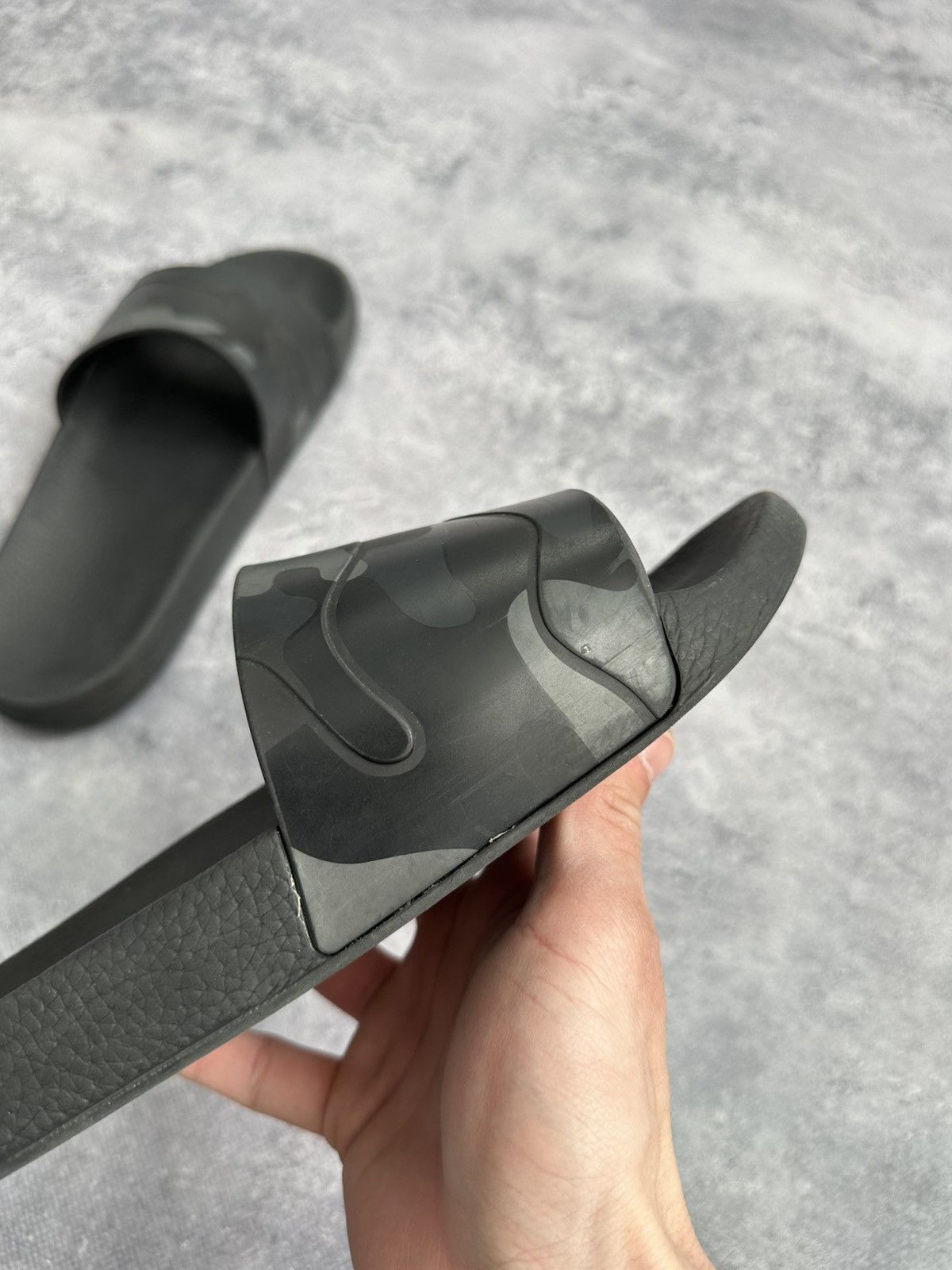 Valentino Valentino Garavani Black Camo Rubber Sliders Slip Ons Size US 10 / EU 43 - 19 Thumbnail