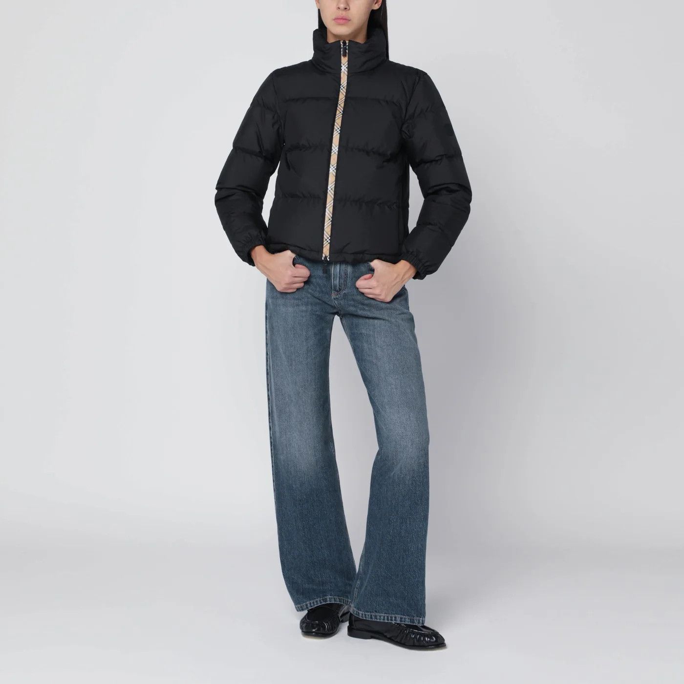 Burberry o1d2blof0426 Zip Up Puffer Jacket in Black Size XS / US 0-2 / IT 36-38 - 1 Thumbnail