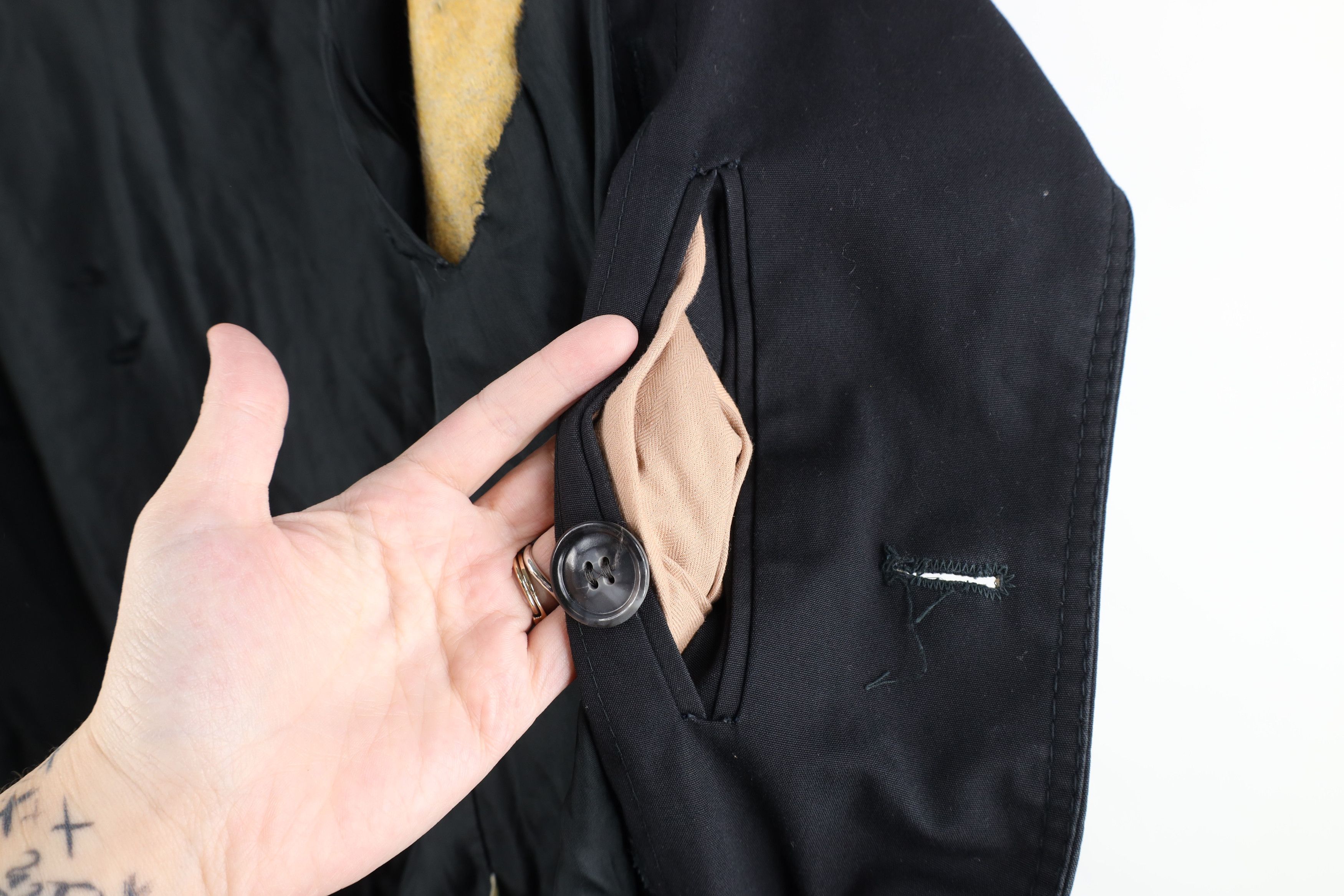 Vintage Vintage 70s Streetwear Belted Trench Coat Jacket Black Size US XL / EU 56 / 4 - 14 Thumbnail