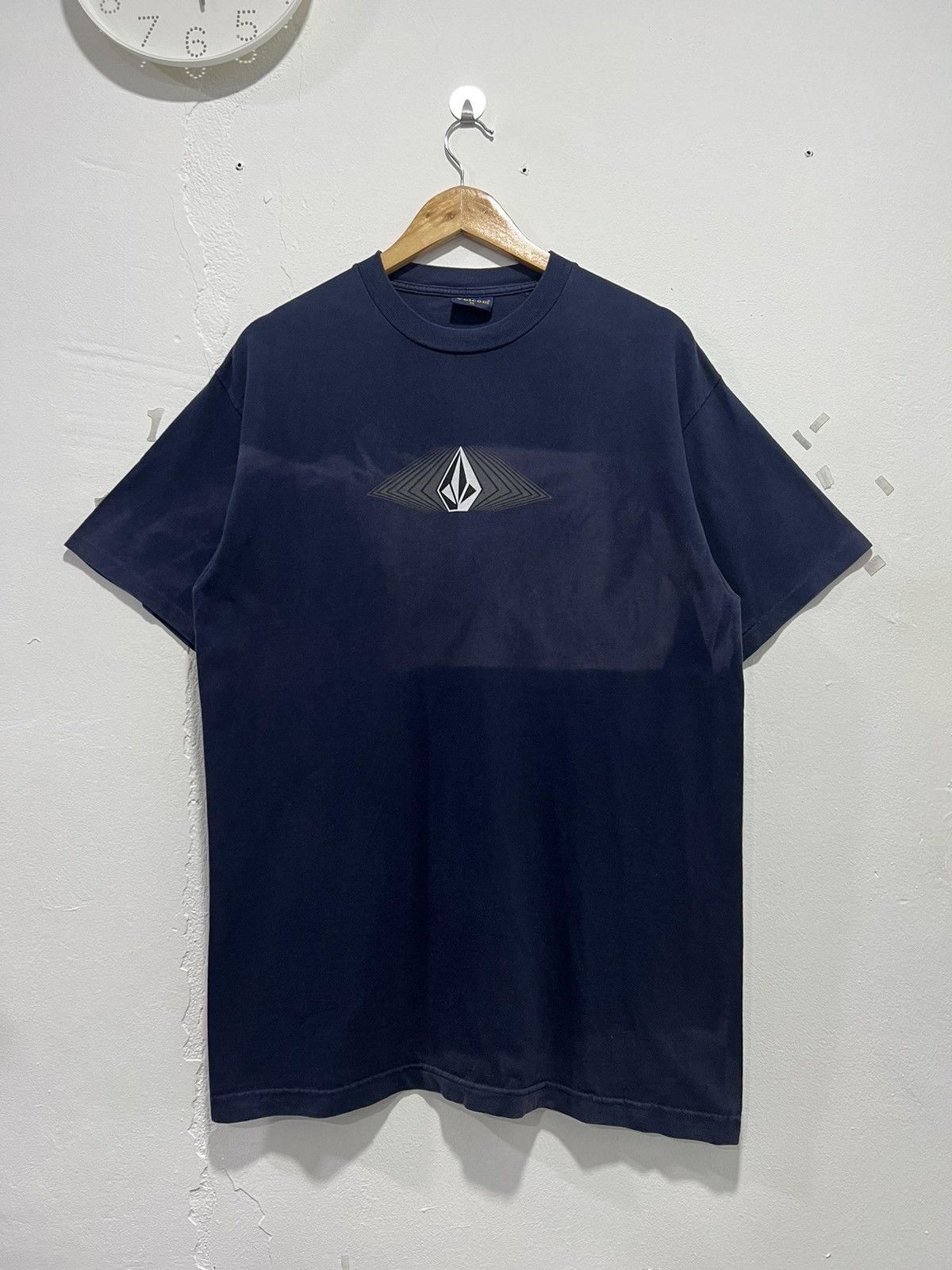 Vintage Vintage 90’s Volcom Skate Sunfaded Tshirt Size US L / EU 52-54 / 3 - 1 Thumbnail