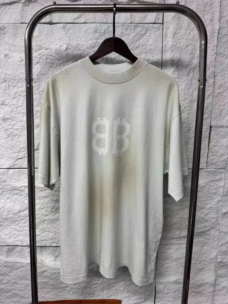 Balenciaga Balenciaga New Bitcoin Short Sleeve Size US L / EU 52-54 / 3 - 1 Thumbnail