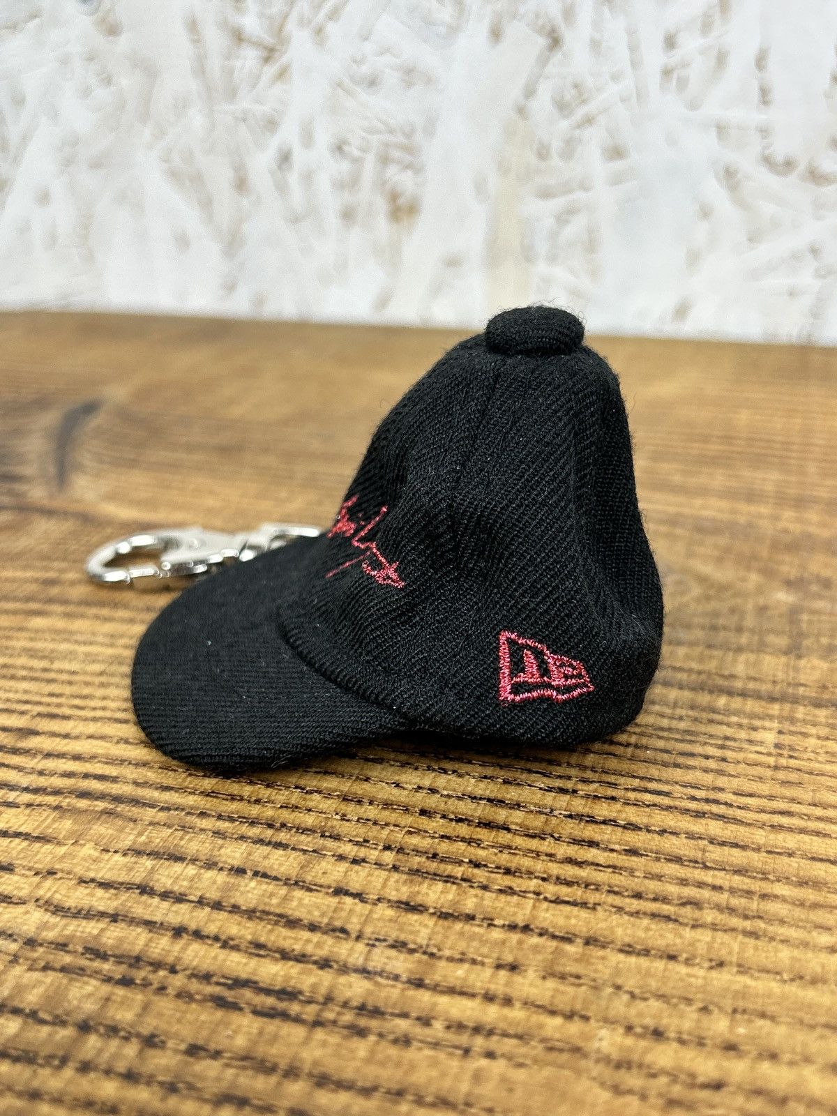 New Era × Yohji Yamamoto Yohji Yamamoto x New Era Cap Keychain Bag Charm Black Size ONE SIZE - 3 Thumbnail