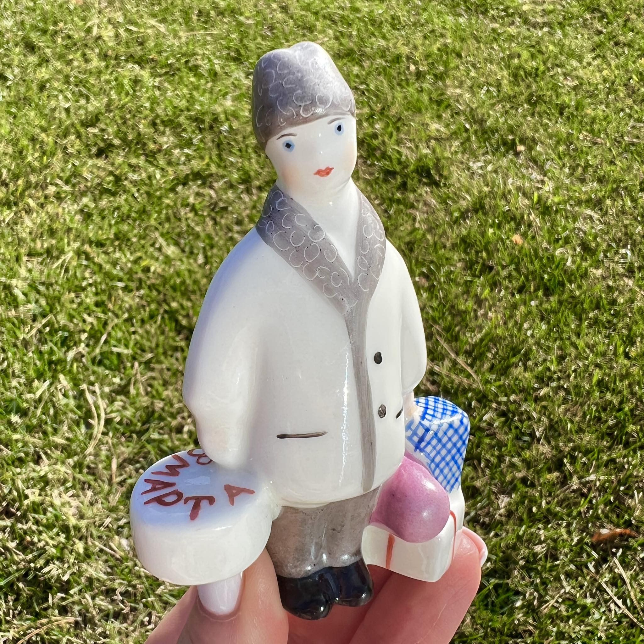 Vintage Vintage Kiev Porcelain Figure Man With Gifts Signed Size ONE SIZE - 5 Thumbnail