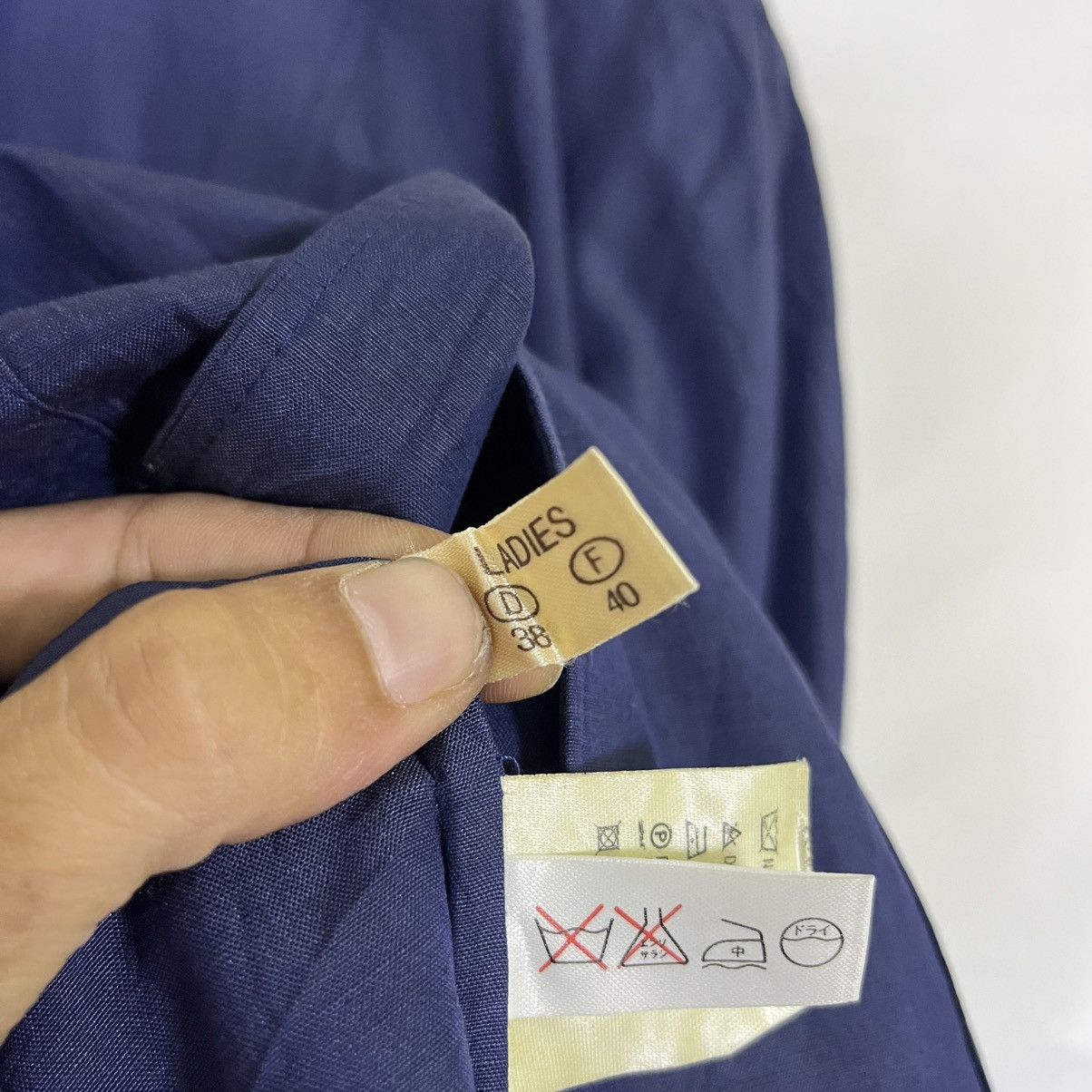 Etienne Aigner VINTAGE 1980S ETIENNE AIGNER SILK SHIRT Size M / US 6-8 / IT 42-44 - 7 Thumbnail