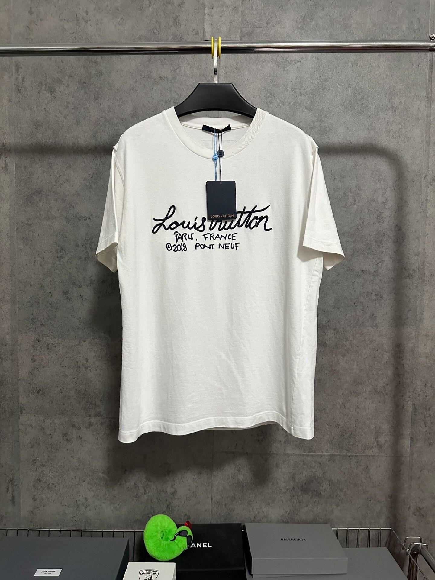 Louis Vuitton LV Chest Embroidered Logo Short Sleeve T-Shirt Size US L / EU 52-54 / 3 - 1 Thumbnail