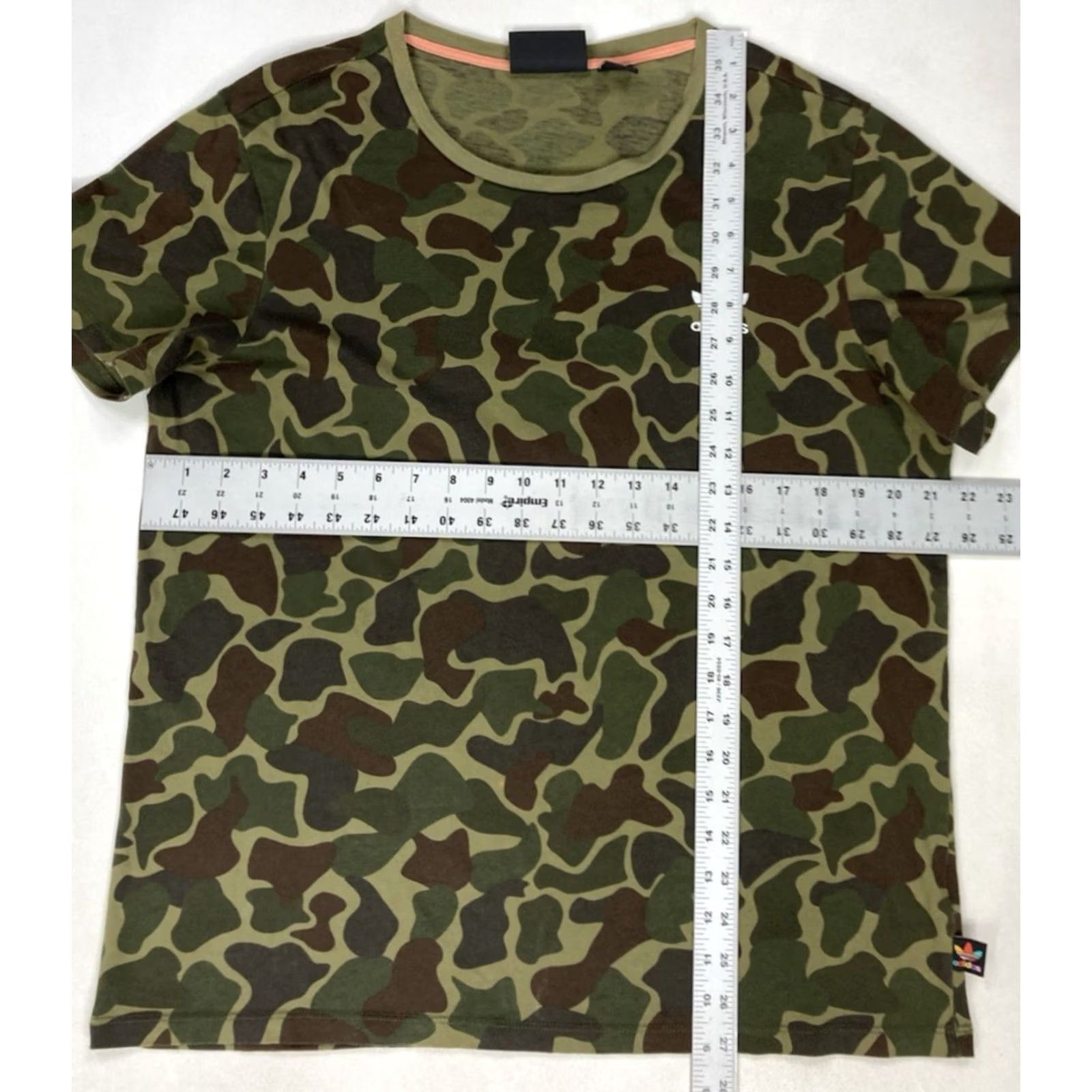 Adidas VINTAGE Adidas Pharrell Williams Hu Graphic T-shirt Men Medium Green Camo Size US M / EU 48-50 / 2 - 7 Thumbnail