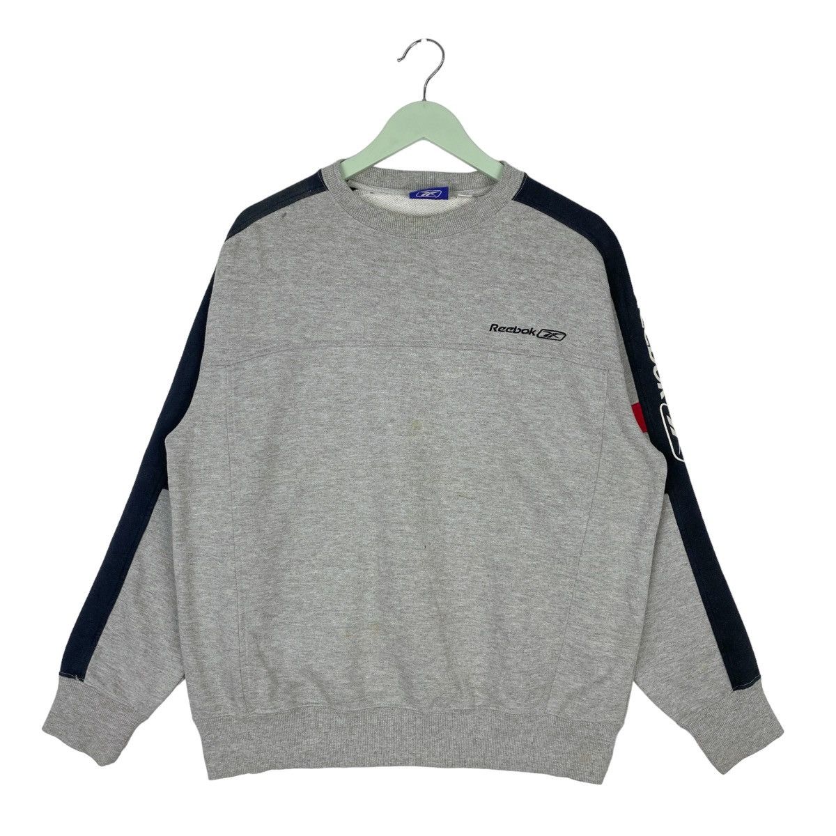 Reebok Vintage Reebok Embroidered Sweatshirt Crewneck Pullover Size US L / EU 52-54 / 3 - 1 Thumbnail