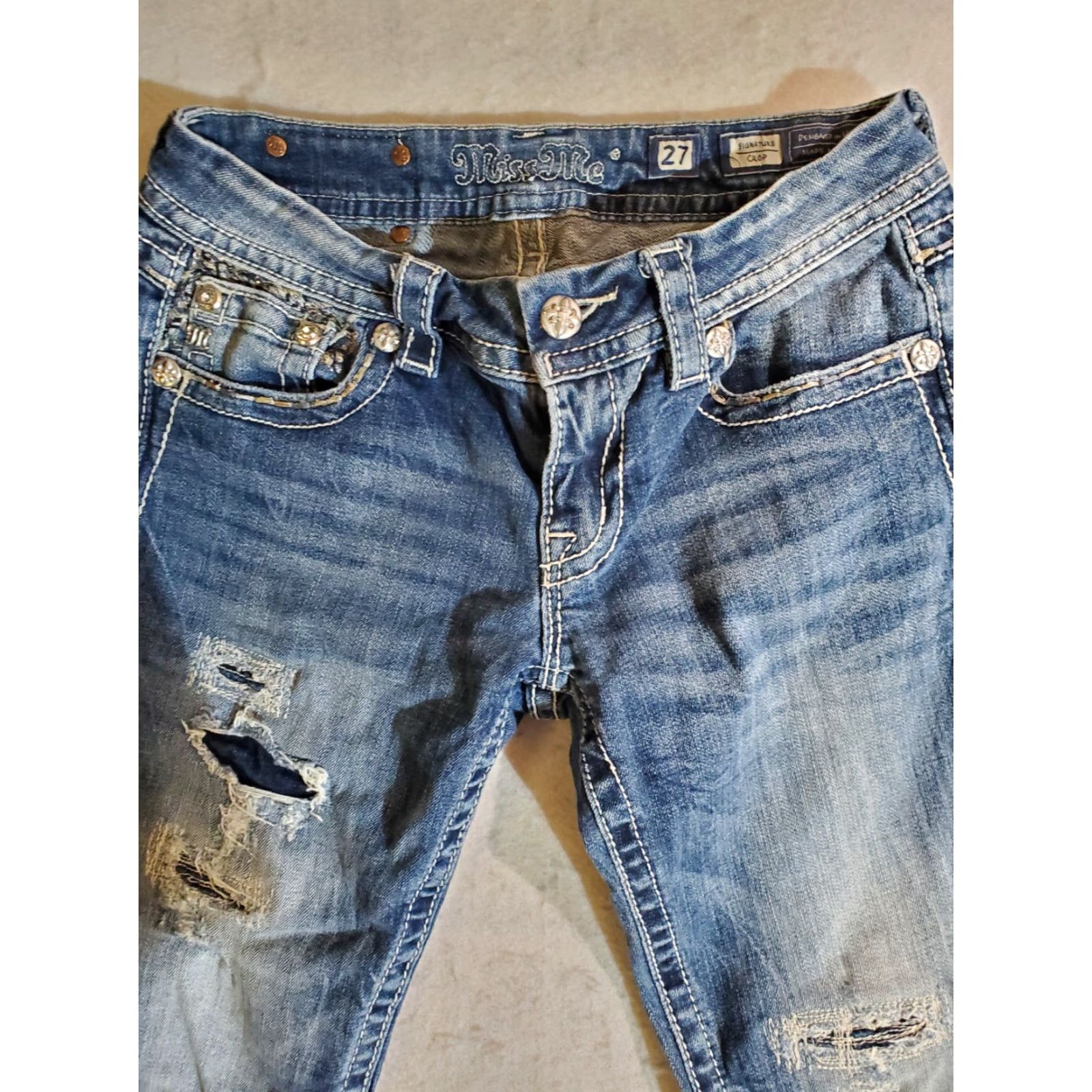 Miss Me Miss Me Signature Bedazzled Crop Jeans Women's Size 27 Medium Wash Blue Denim Size 27" / US 4 / IT 40 - 2 Thumbnail