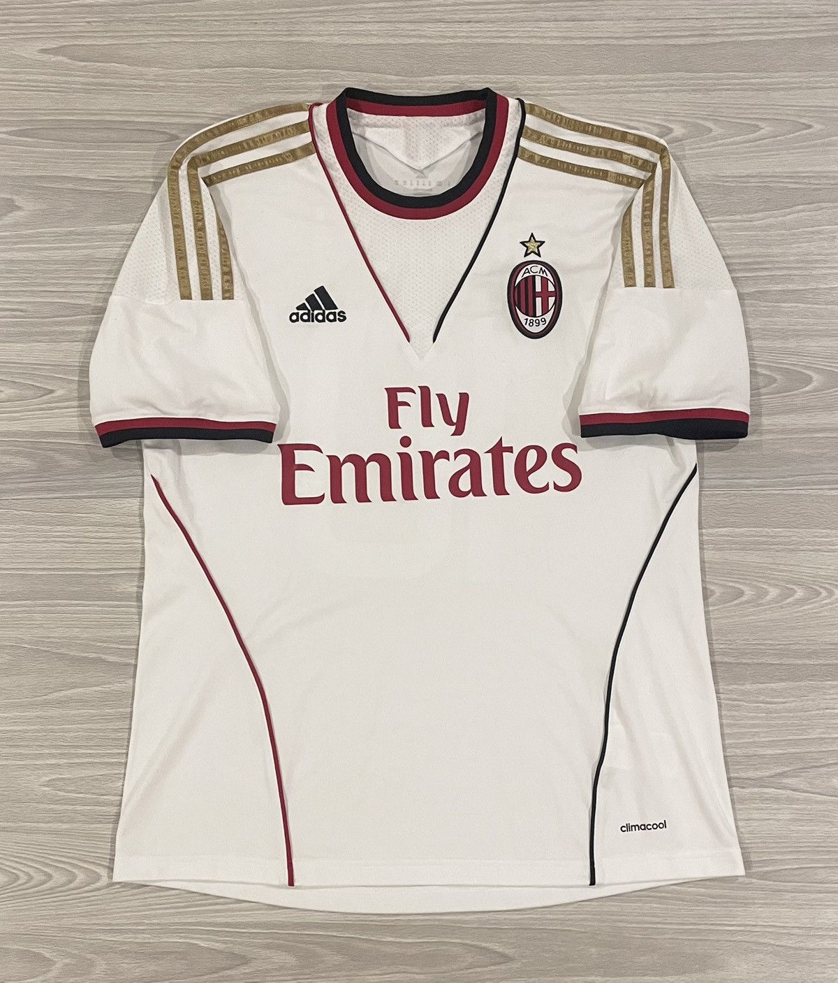 Keisuke Honda of AC Milan looks on during the Serie A match between... News  Photo - Getty Images, image size:1200x1406