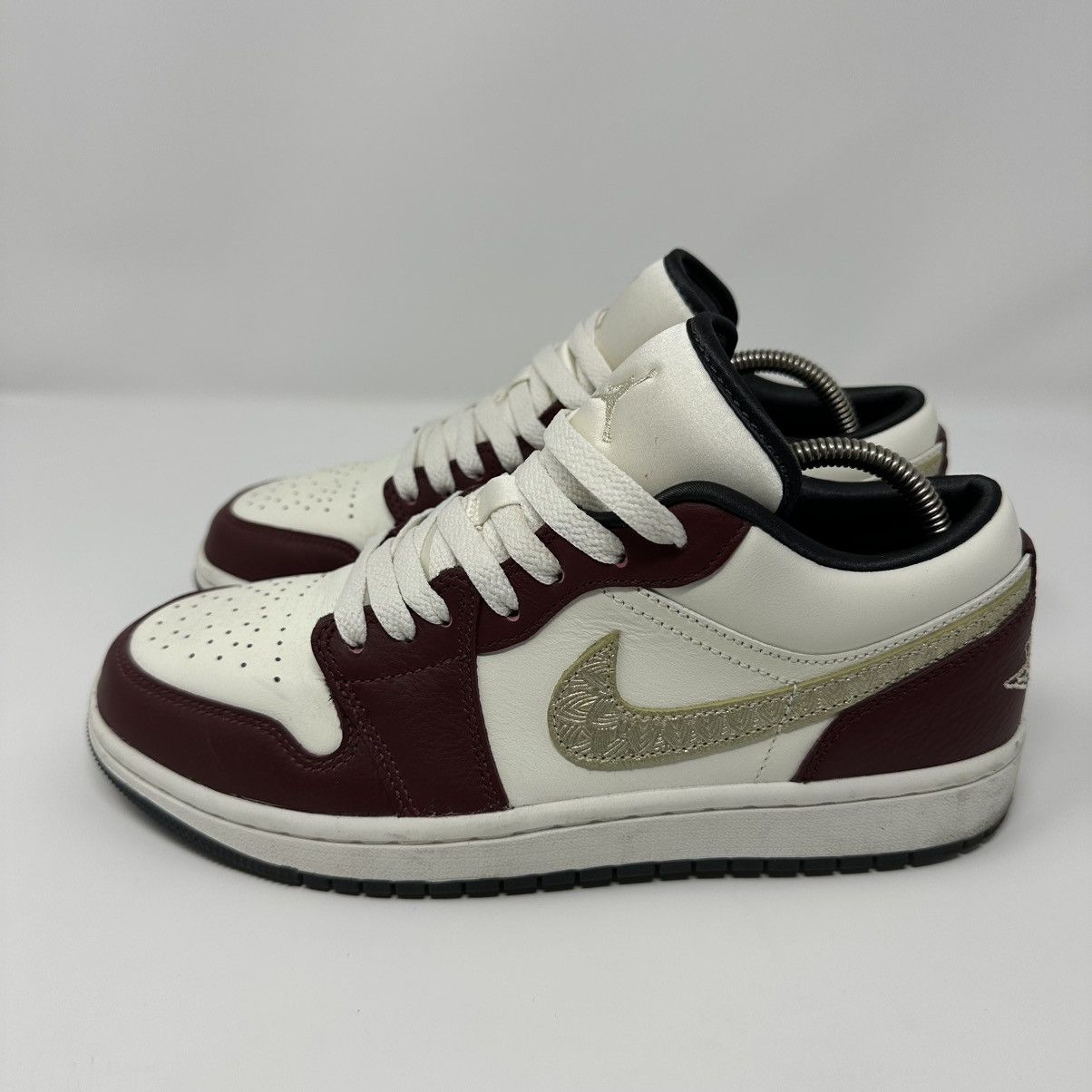 Jordan Brand Nike Women’s Air Jordan 1 Low SE Year of the Dragon Size 8.5 Size US 8.5 / IT 38.5 - 3 Thumbnail