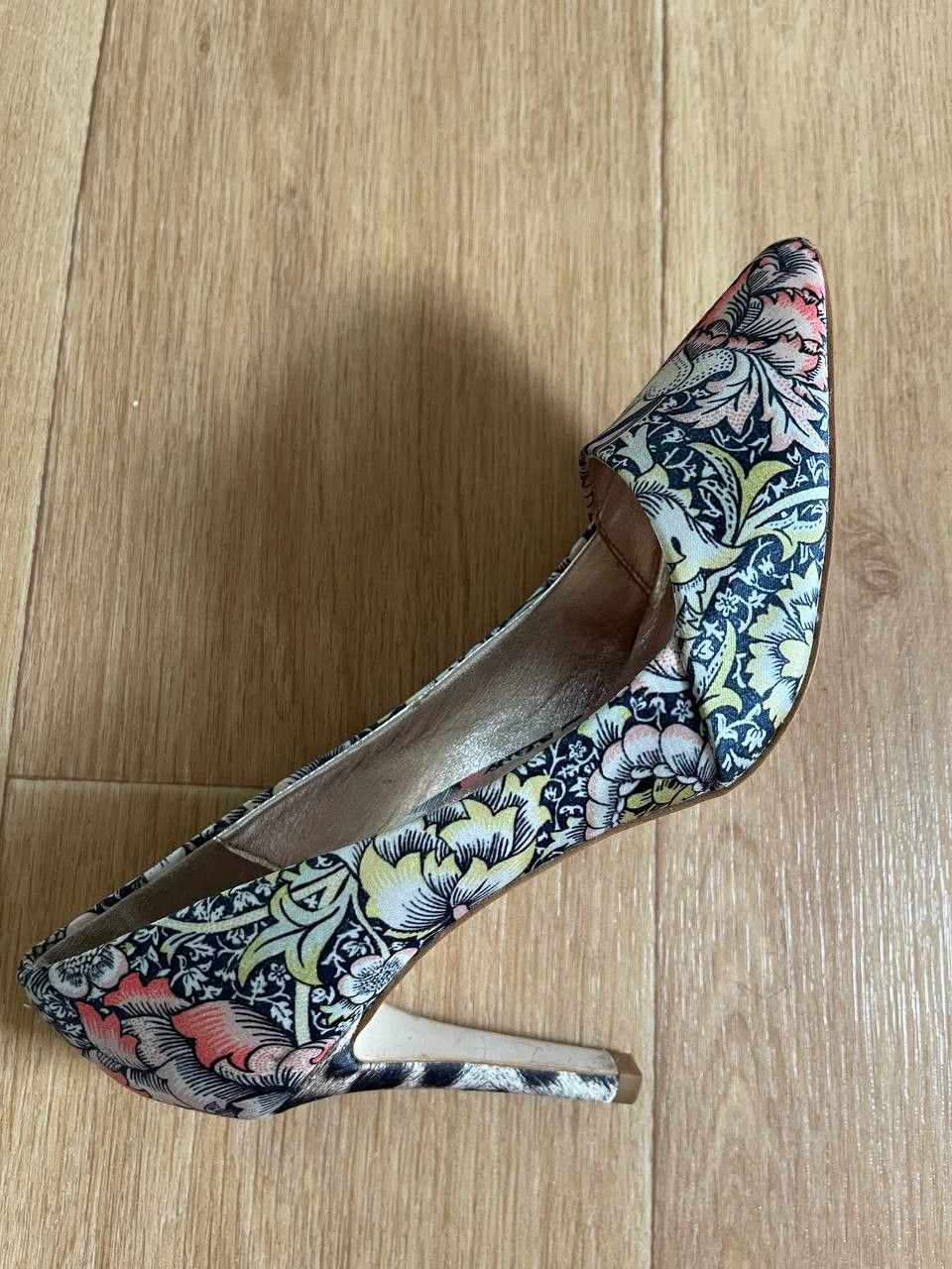 Just Cavalli Just Cavalli Heels Size US 4 / IT 34 - 9 Thumbnail