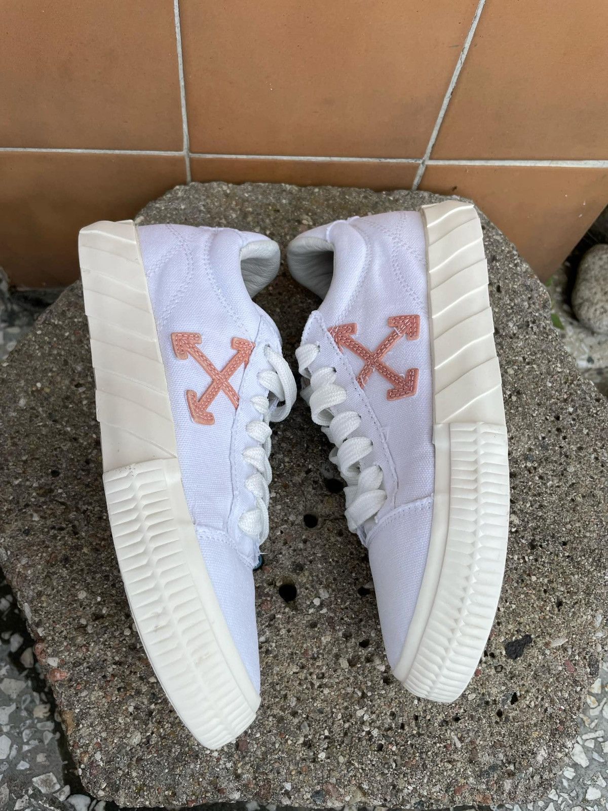 Off-White Off-White Vulcanized Sole Sneakers Virgil Abloh Size US 6 / IT 36 - 10 Thumbnail