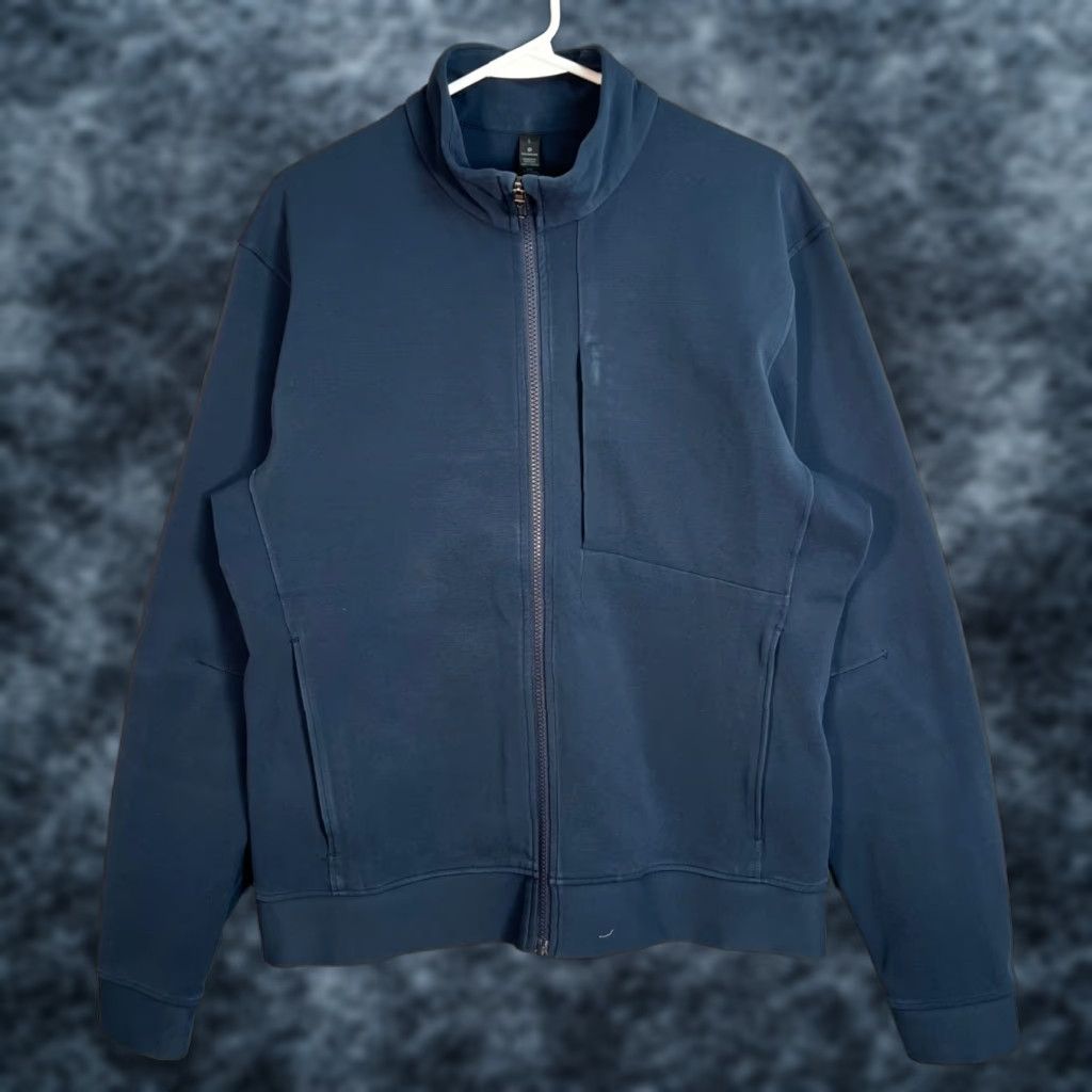 Lululemon Lululemon Jacket Mens Large Navy Full-Zip Blue Running & Jogging Size US L / EU 52-54 / 3 - 1 Thumbnail