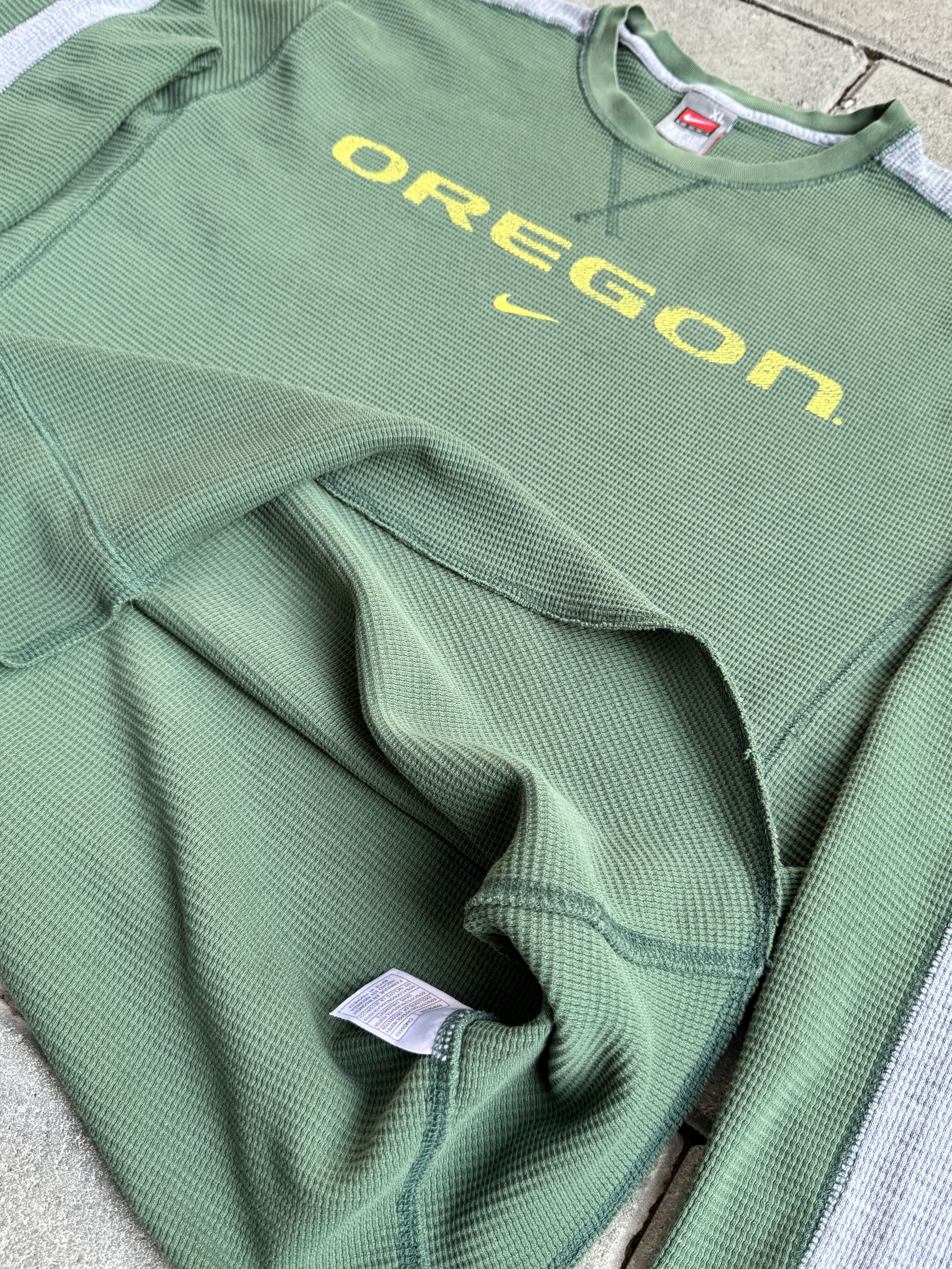 Nike Vintage Nike Oregon DUCKS Thermal Sweatshirt Size US XL / EU 56 / 4 - 3 Thumbnail