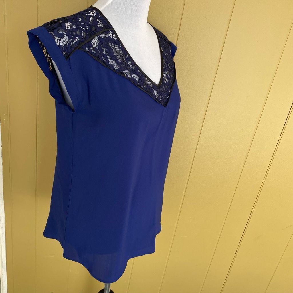 Express Express women M V-cut short sleeve lace top blouse navy blue Size M / US 6-8 / IT 42-44 - 4 Thumbnail