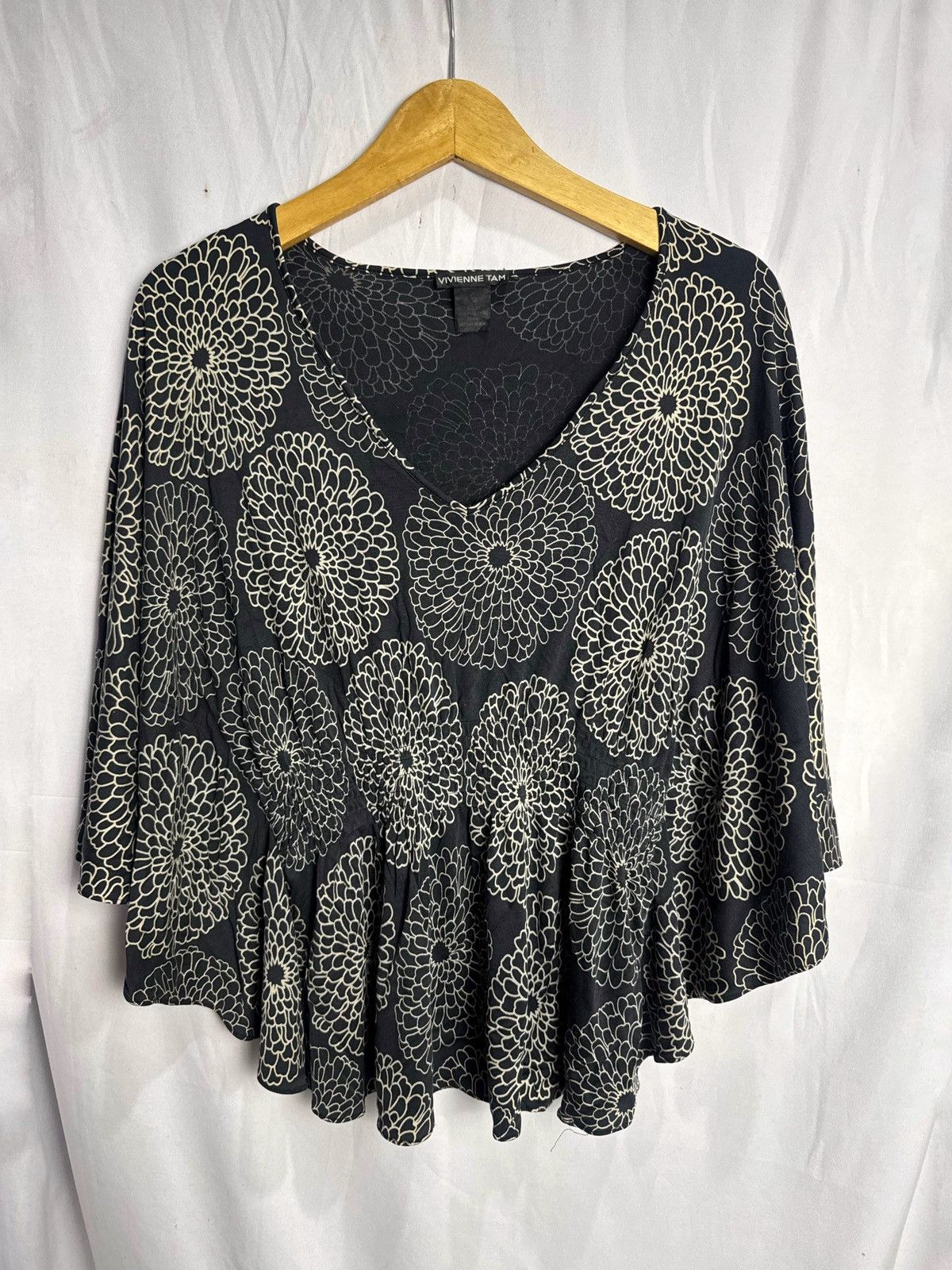 Vivienne Tam Vivienne Tam Bat Styled Top Size M / US 6-8 / IT 42-44 - 1 Thumbnail