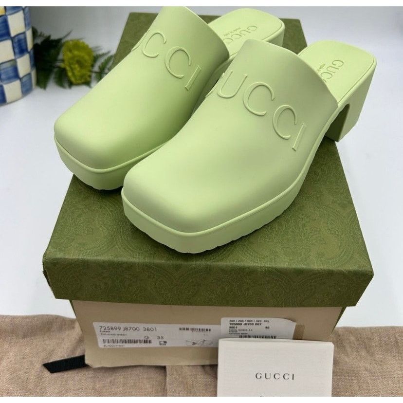 Gucci Women’s Gucci, clog, rubber sandals, size 35 made in Italy Size US 5 / IT 35 - 4 Thumbnail