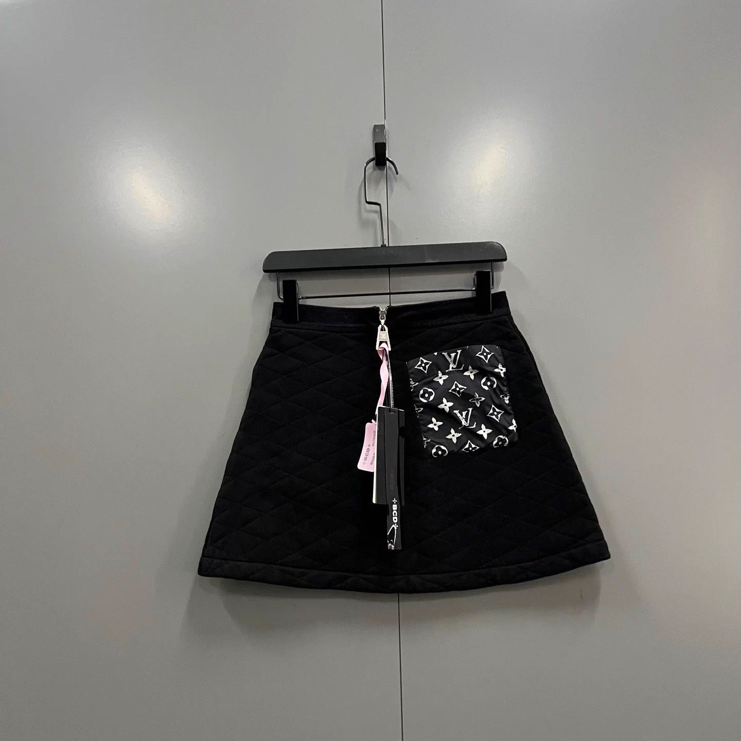 Louis Vuitton lv Black Block Logo XS Short Skirt 95 New Size 24" / US 00 / IT 34 - 2 Thumbnail