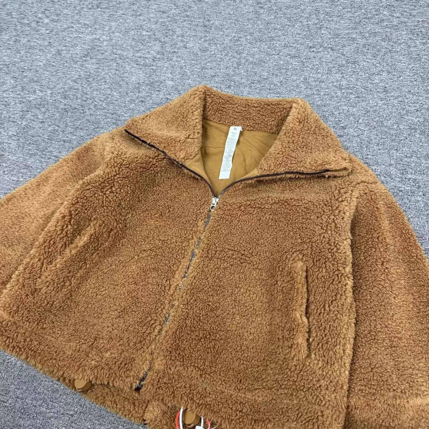 Lululemon Lululemon camel fleece lapel short jacket size 2 like new Size M / US 6-8 / IT 42-44 - 3 Thumbnail