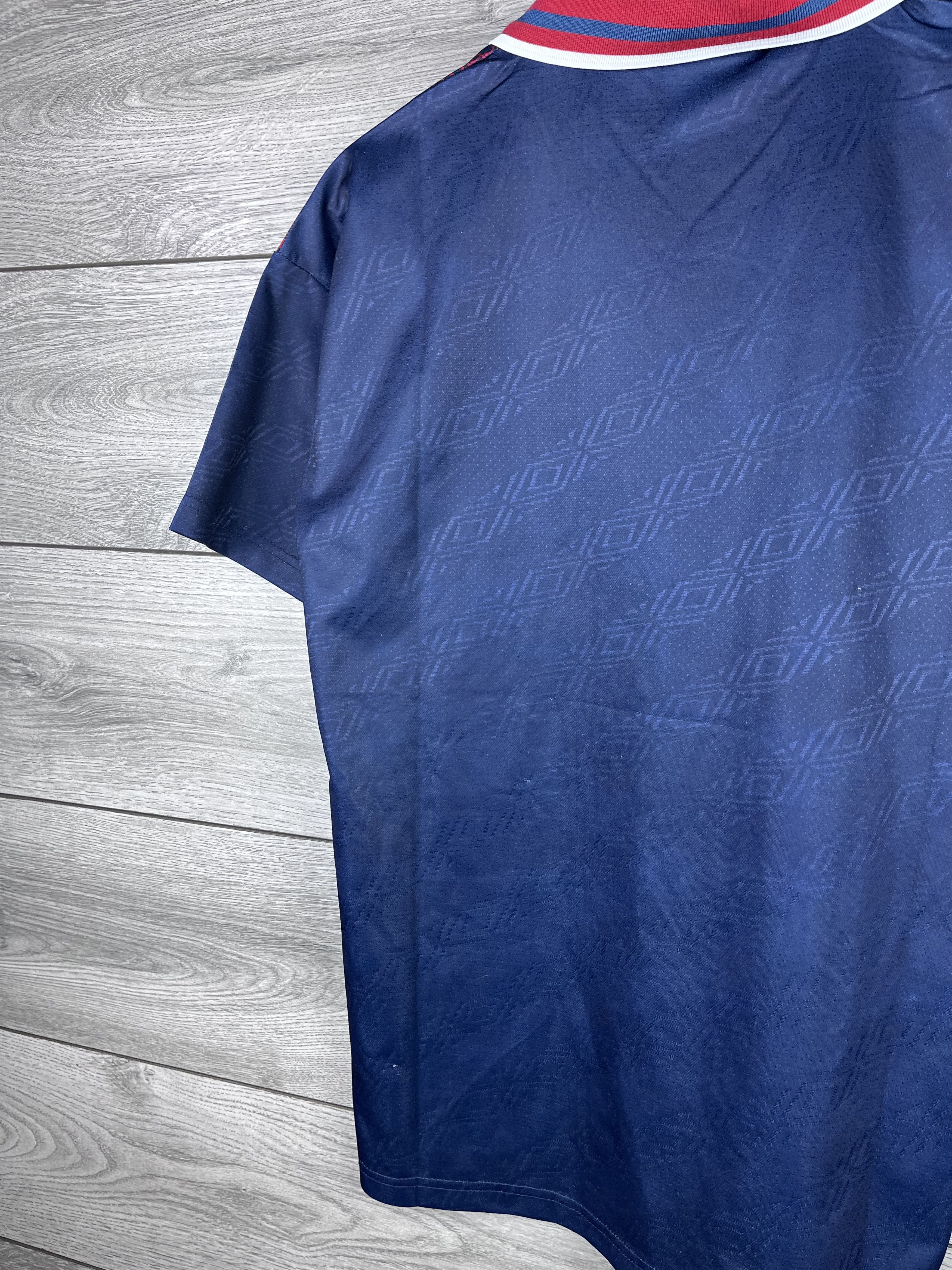 Umbro Vintage Umbro soccer jersey Ajax size s Size US S / EU 44-46 / 1 - 14 Thumbnail