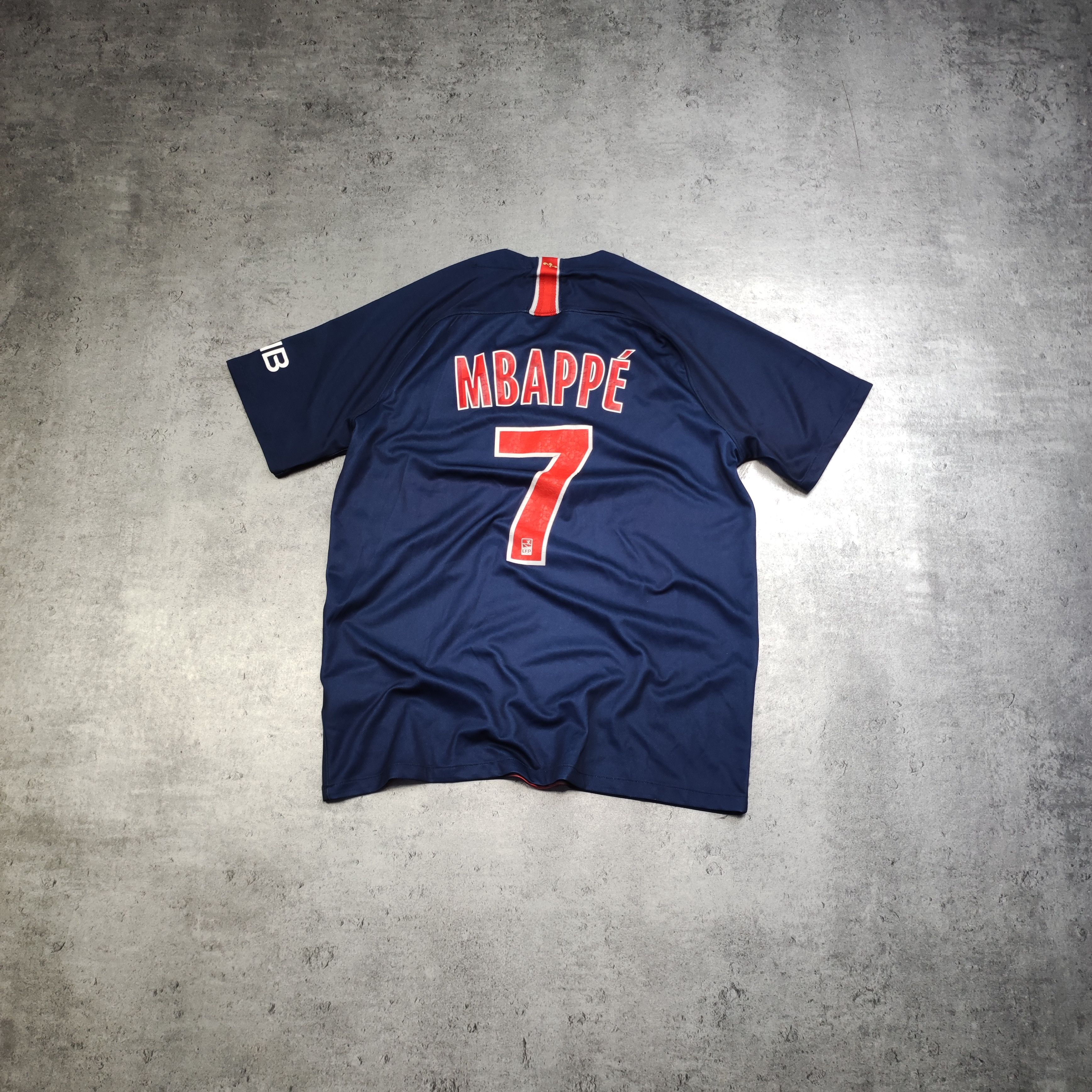 Nike RARE PSG Paris Saint Germain x Nike #7 Mbappe Jersey 2019 Size US M / EU 48-50 / 2 - 1 Thumbnail