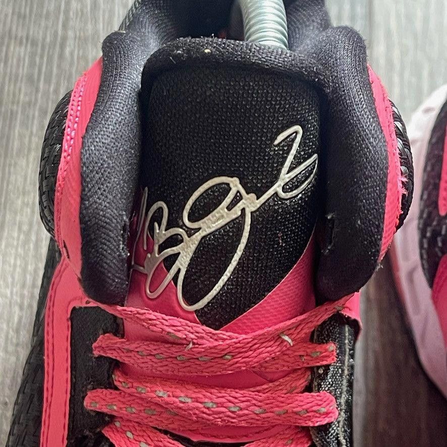 Nike NIKE • LeBron 9 GS "Black/Laser Pink" (7M) Size US 7 / EU 40 - 8 Thumbnail