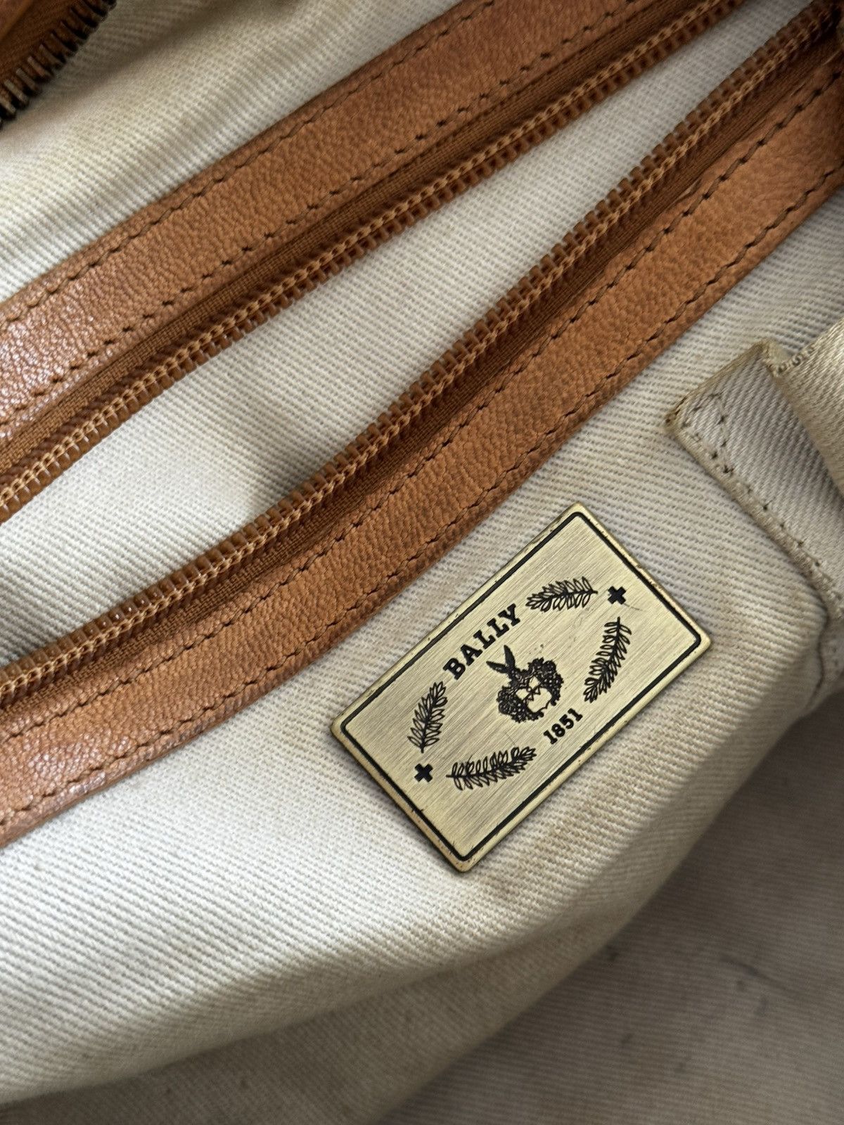 Bally Bally Heavy Leather 90s Luxury Handle Bag Size ONE SIZE - 15 Thumbnail