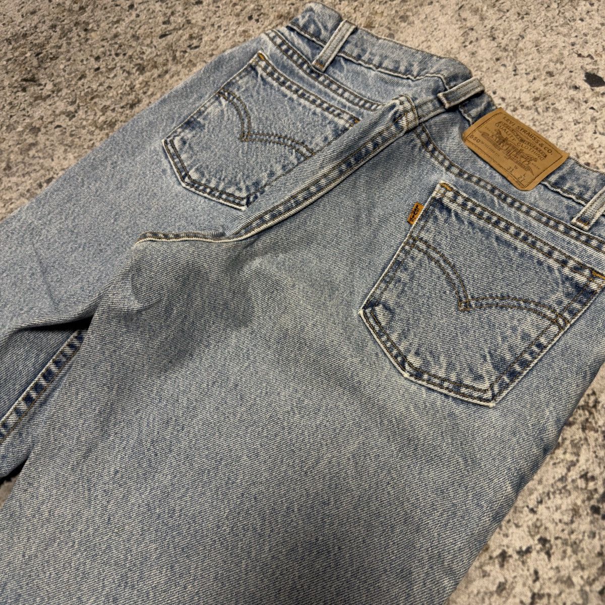 Levi's Vintage 90s Levi’s 550 Light Wash Faded Denim Jeans 31x27 Size US 31 - 10 Thumbnail