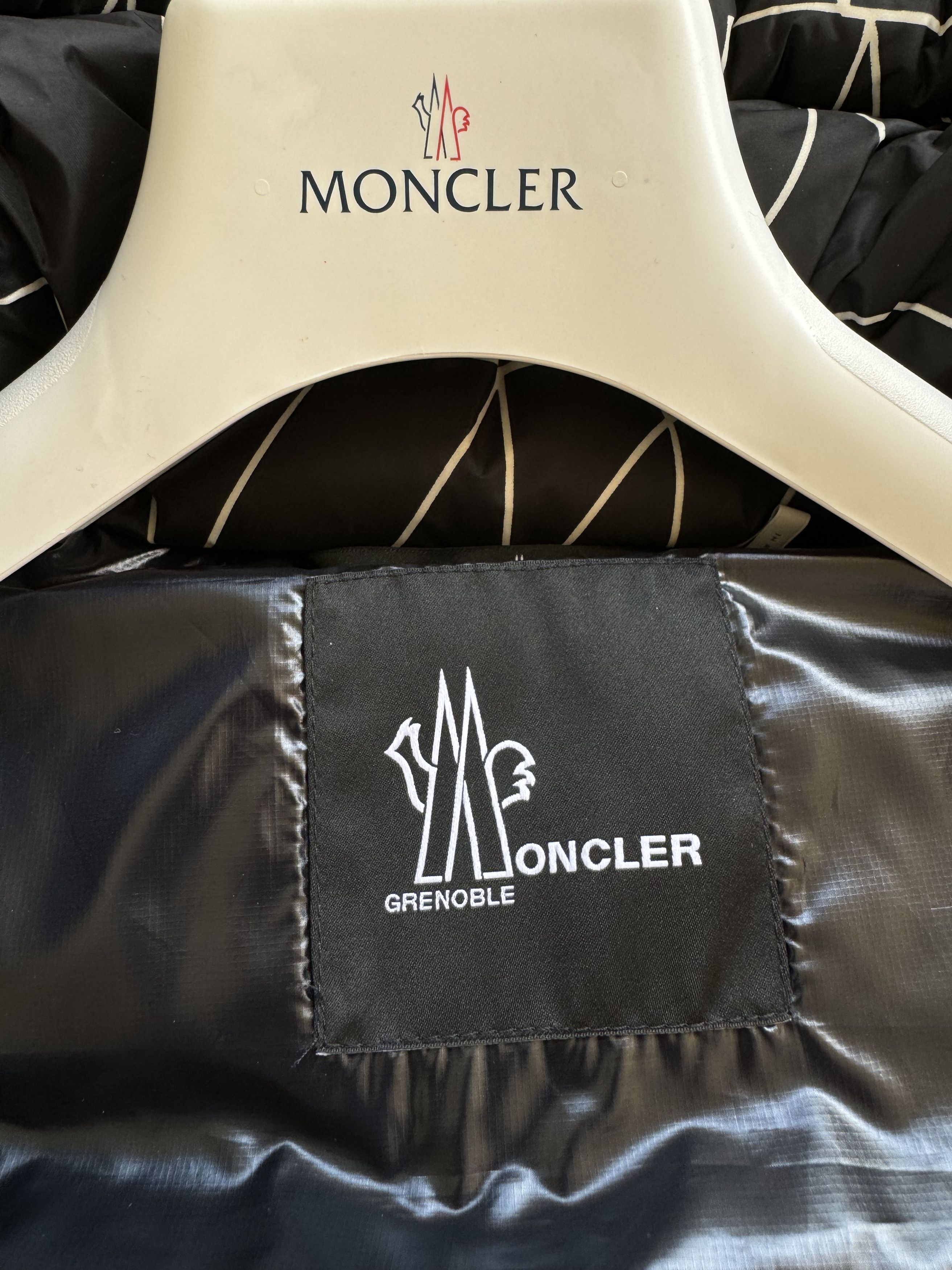 Moncler Moncler AOP Puffer Jacket Size US L / EU 52-54 / 3 - 16 Thumbnail