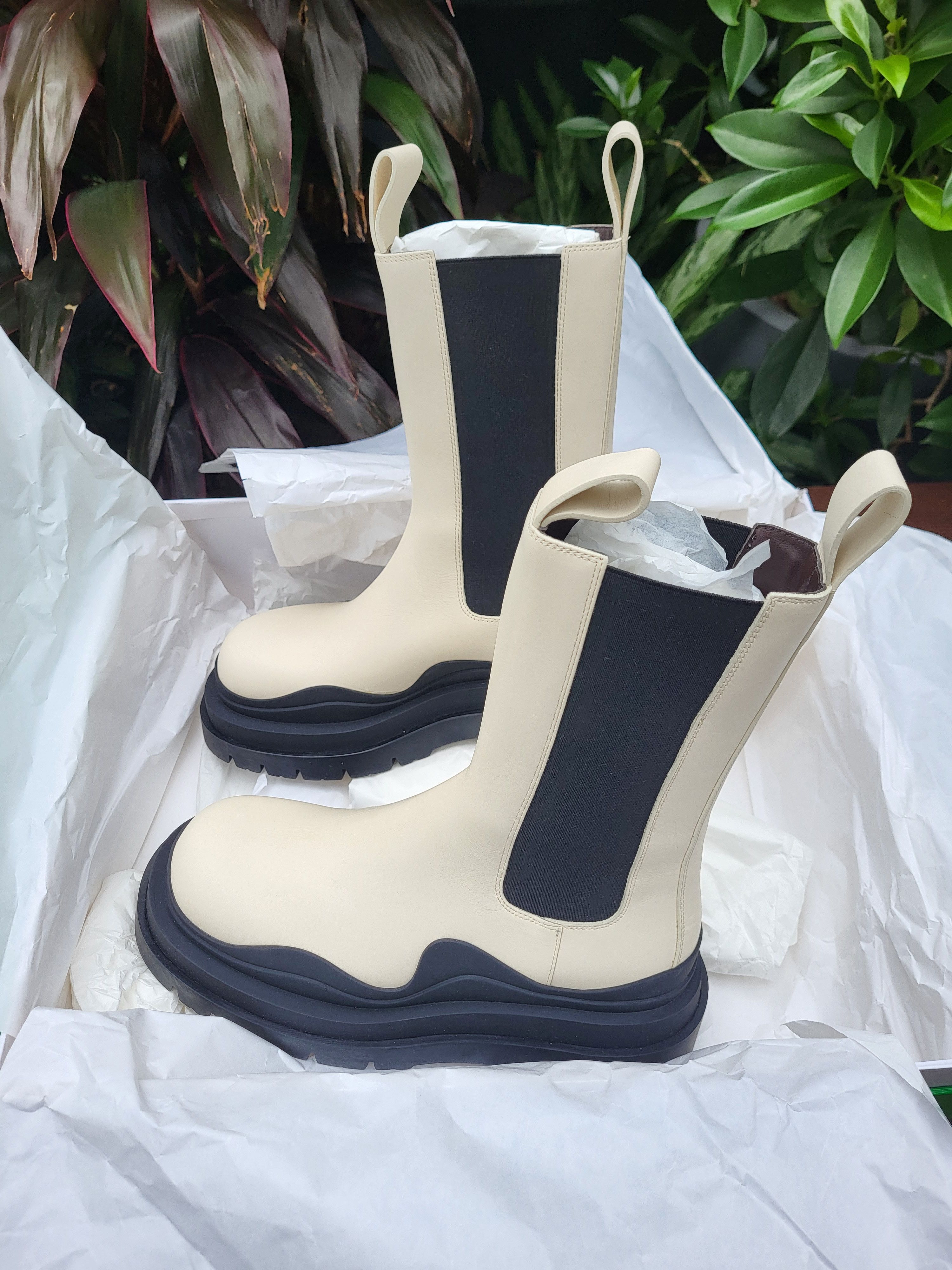 Bottega Veneta Bottega Veneta Tire Chelsea boots 37.5 Size US 7.5 / IT 37.5 - 1 Thumbnail