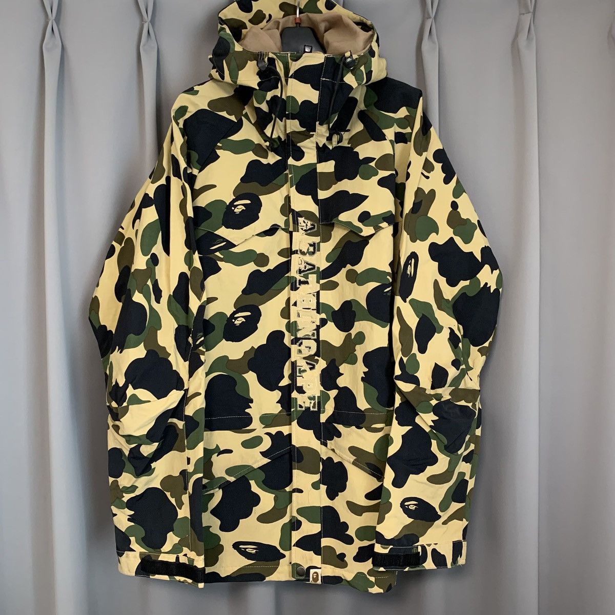 Bape Old BAPE – 1996 A Bathing Ape Snowboard Jacket Yellow Camo Size US L / EU 52-54 / 3 - 1 Thumbnail