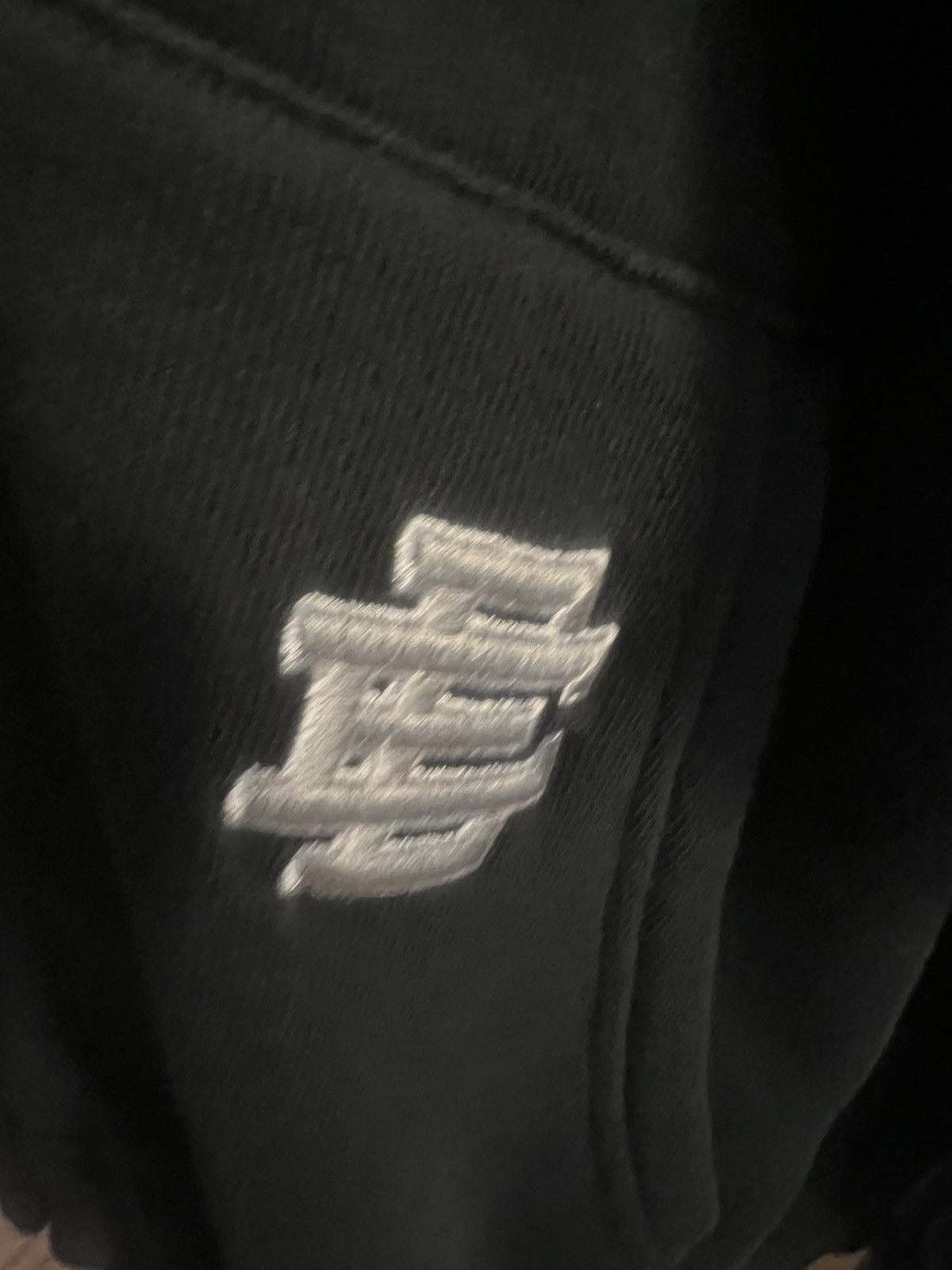 Eric Emanuel Eric Emanuel black w embroidered grey EE zip-up hoodie Size US L / EU 52-54 / 3 - 3 Thumbnail