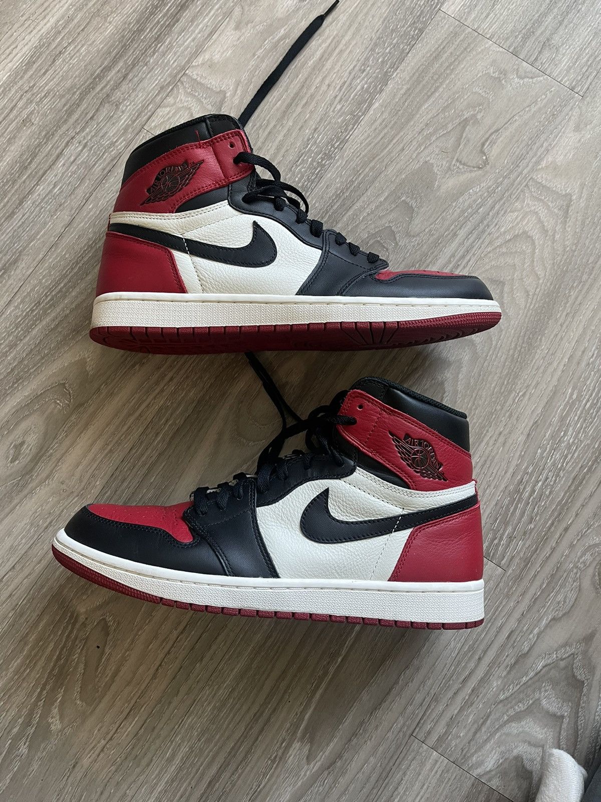 Air Jordan 1 retailer Retro High Bred Toe Size 44