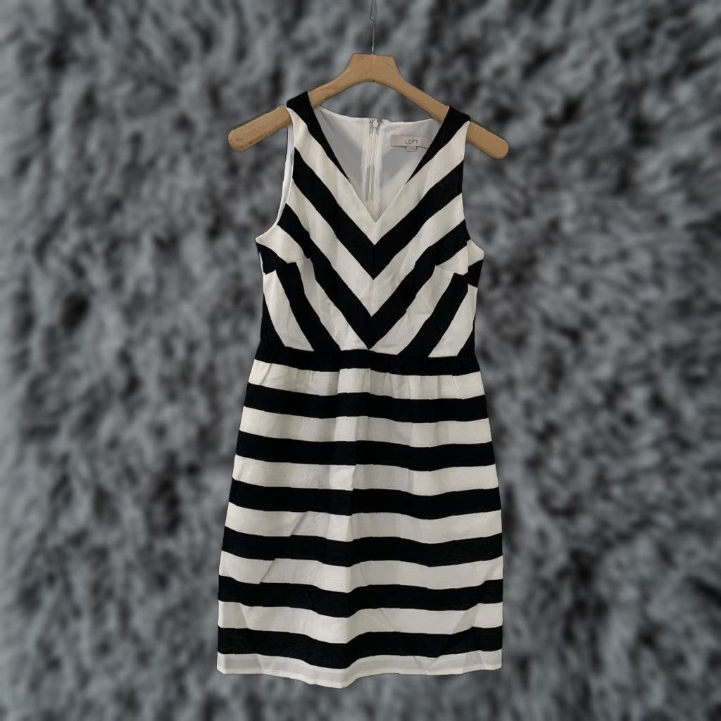 Ann Taylor Ann Taylor Loft Dress Sz 4 Sleeveless Black White Striped MINT Size S / US 4 / IT 40 - 1 Thumbnail