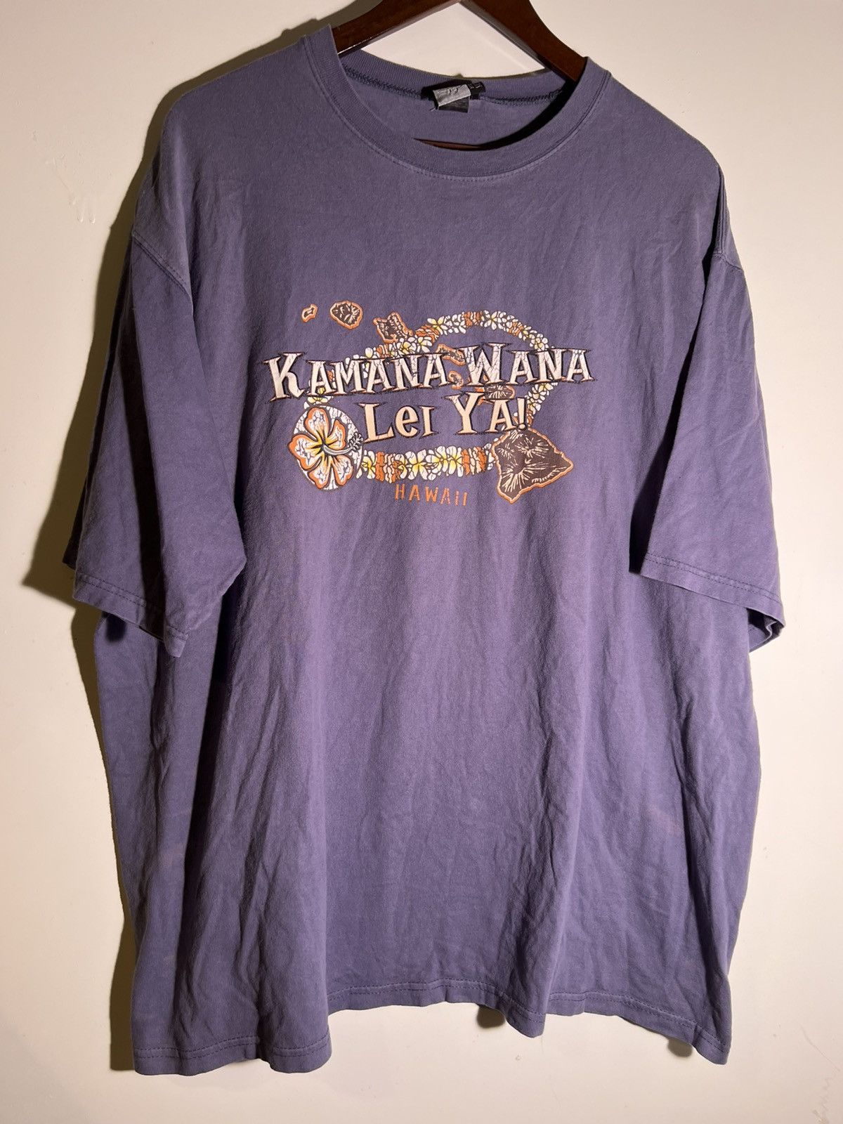 Vintage Y2K 2000’s VTG Vintage Hawaii Kamana Wana Lei Ya! Retro Tee Size US XXL / EU 58 / 5 - 1 Thumbnail