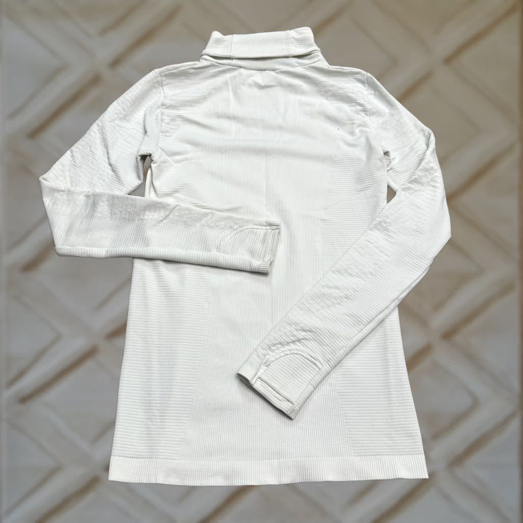 Athleta Athleta Flurry Blizzard Rib Turtleneck Seamless Base Layer Shirt Size S White Size S / US 4 / IT 40 - 1 Thumbnail