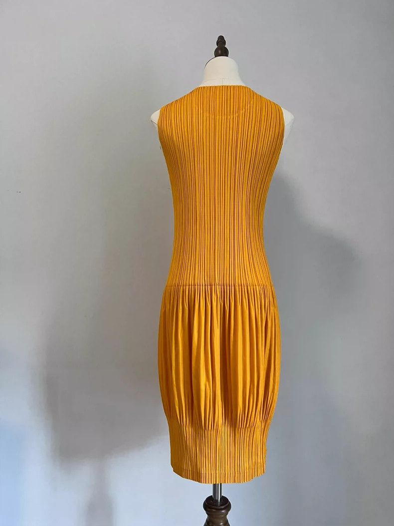 Issey Miyake Issey Miyake size:4 Yellow cream puff dress Size XS / US 0-2 / IT 36-38 - 3 Thumbnail