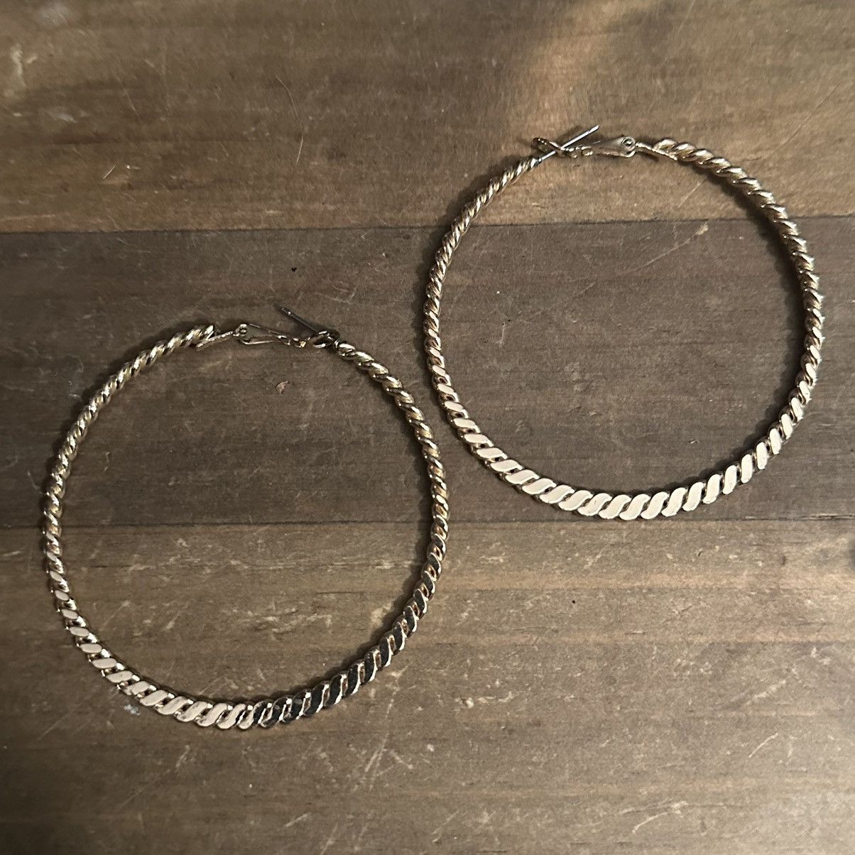 Other Gold tone flat braid hoop earrings Size ONE SIZE - 5 Thumbnail
