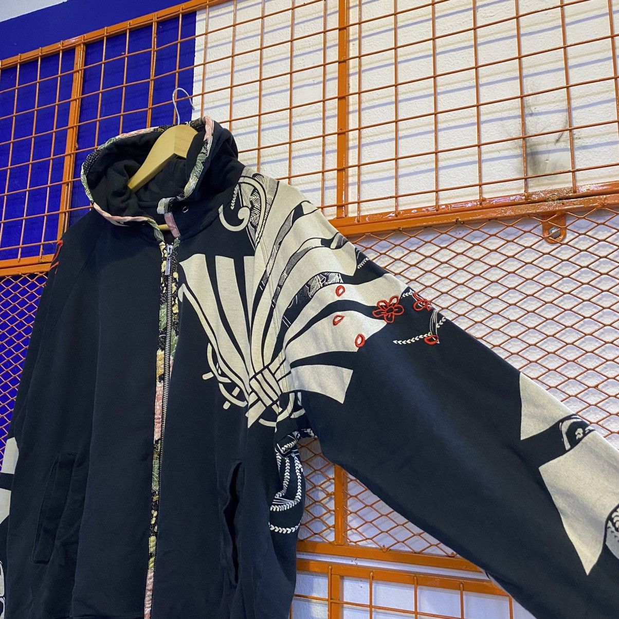 Karakuri Tamashii Vintage Karakuri Tamashi Japanese Brand Sweatshirt Hoodie Size US XL / EU 56 / 4 - 3 Thumbnail