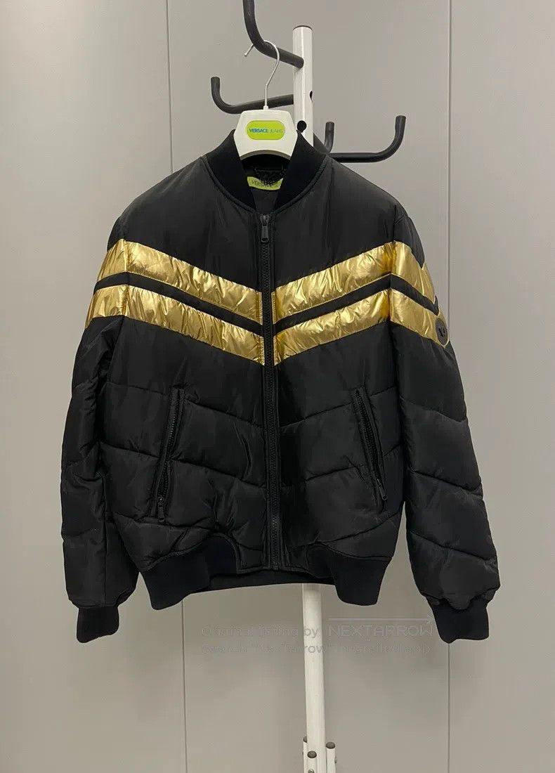 Versace Versace Black and gold down jacket Size US S / EU 44-46 / 1 - 1 Thumbnail