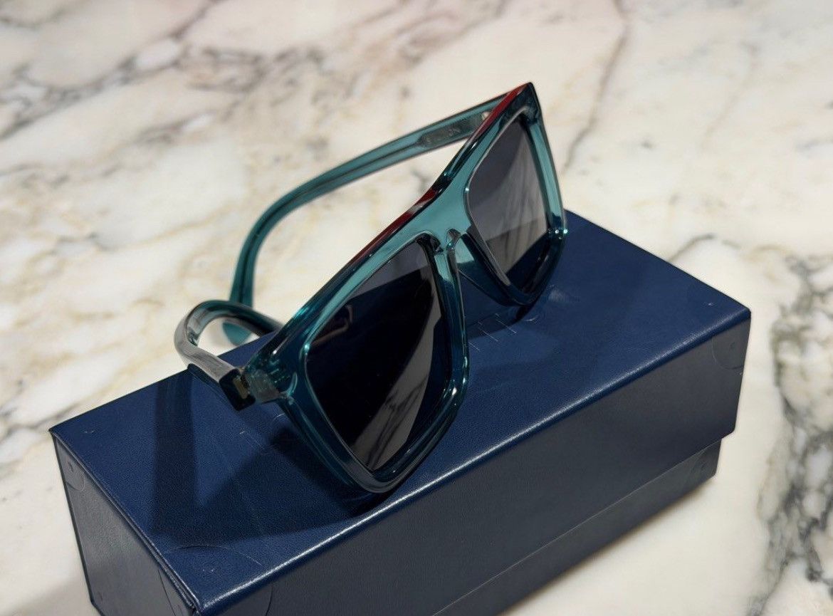 Louis Vuitton Authentic Louis Vuitton Bloom Square Sunglasses Size ONE SIZE - 5 Thumbnail