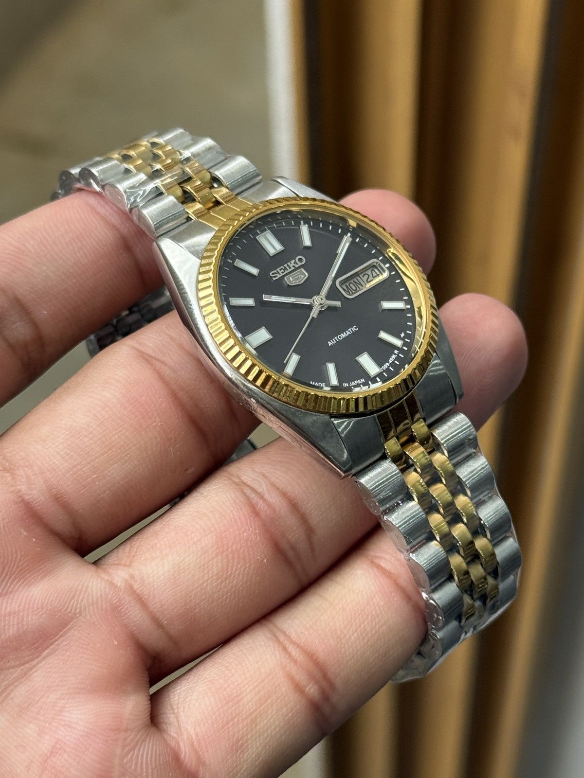 Vintage Seiko SNXJ NOS Automatic 7009 black Dial Men’s Wrist Watch Size 36 - 5 Thumbnail