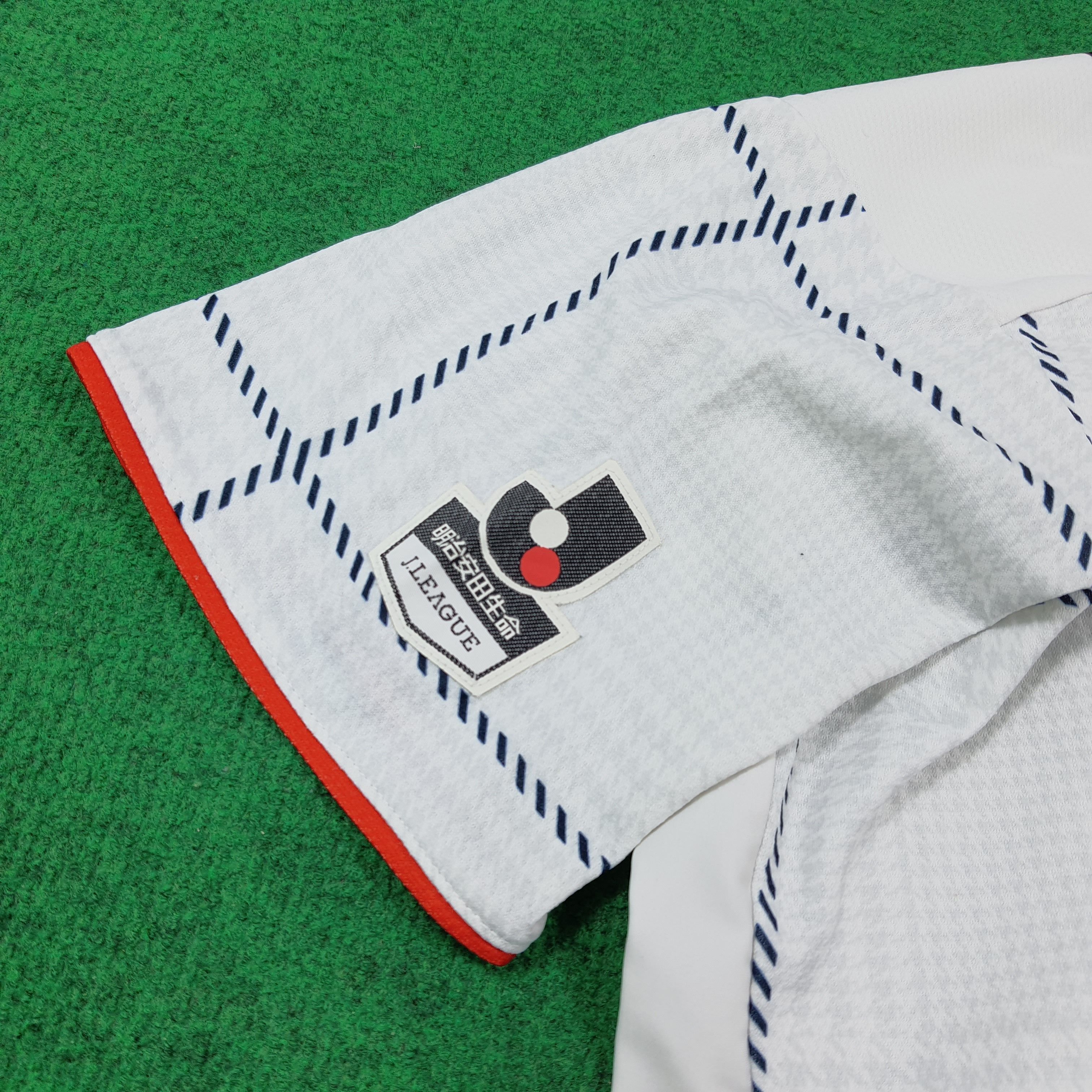 Mizuno Vintage Nagoya Grampus Eight J-League Away Jersey C285N56 Size US M / EU 48-50 / 2 - 6 Thumbnail