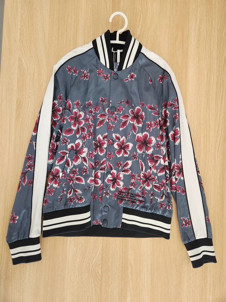 Valentino Valentino Silk jacket top coat Size M / US 6-8 / IT 42-44 - 1 Thumbnail