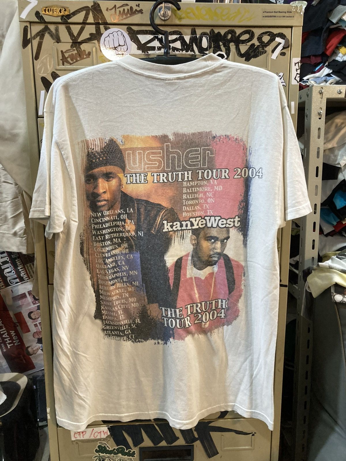 Band Tees Vintage Usher T shirt Size US XL / EU 56 / 4 - 4 Thumbnail