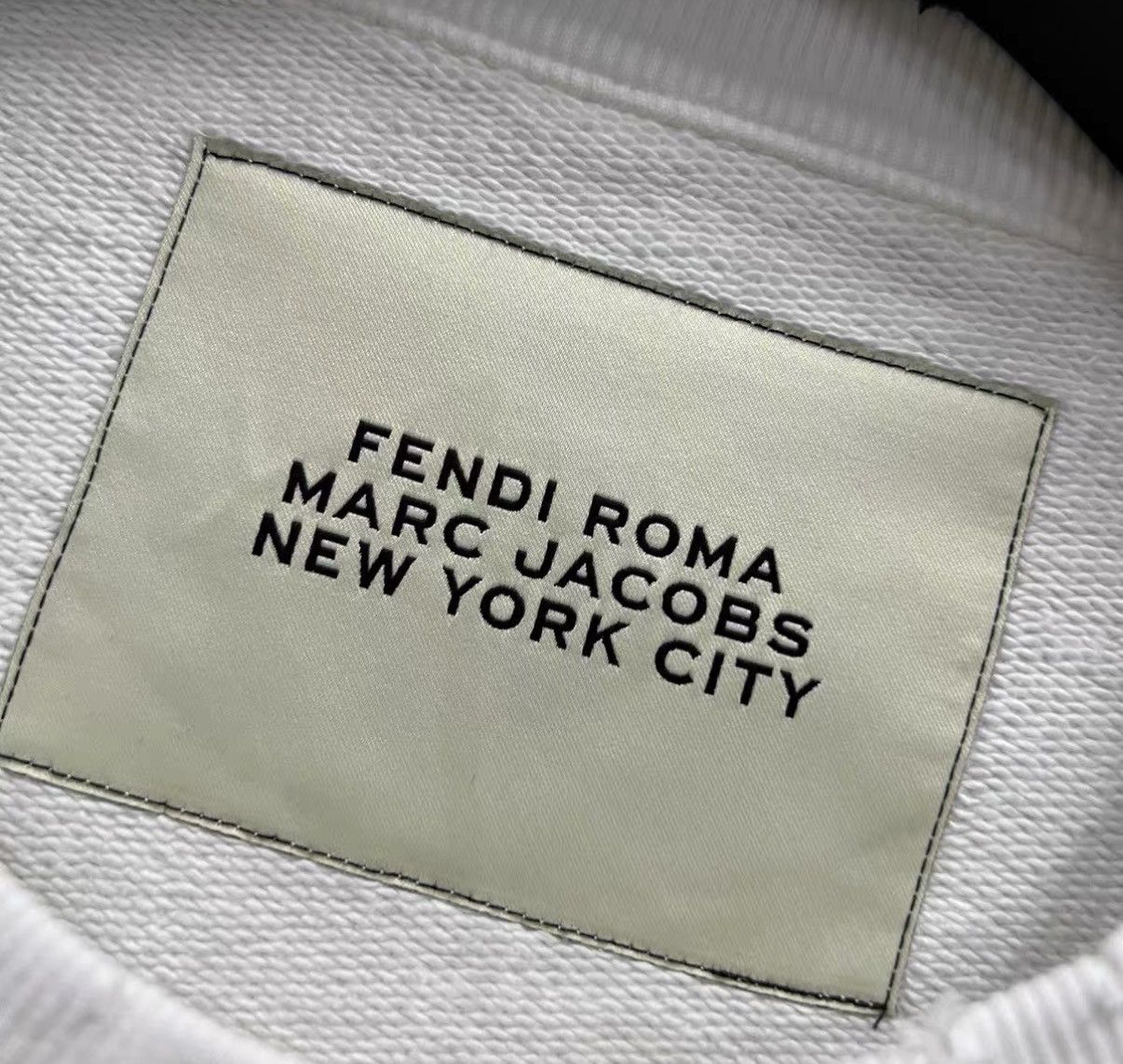 Fendi FENDI White Logo Embroidered Sweatshirt J41 Size US L / EU 52-54 / 3 - 4 Thumbnail