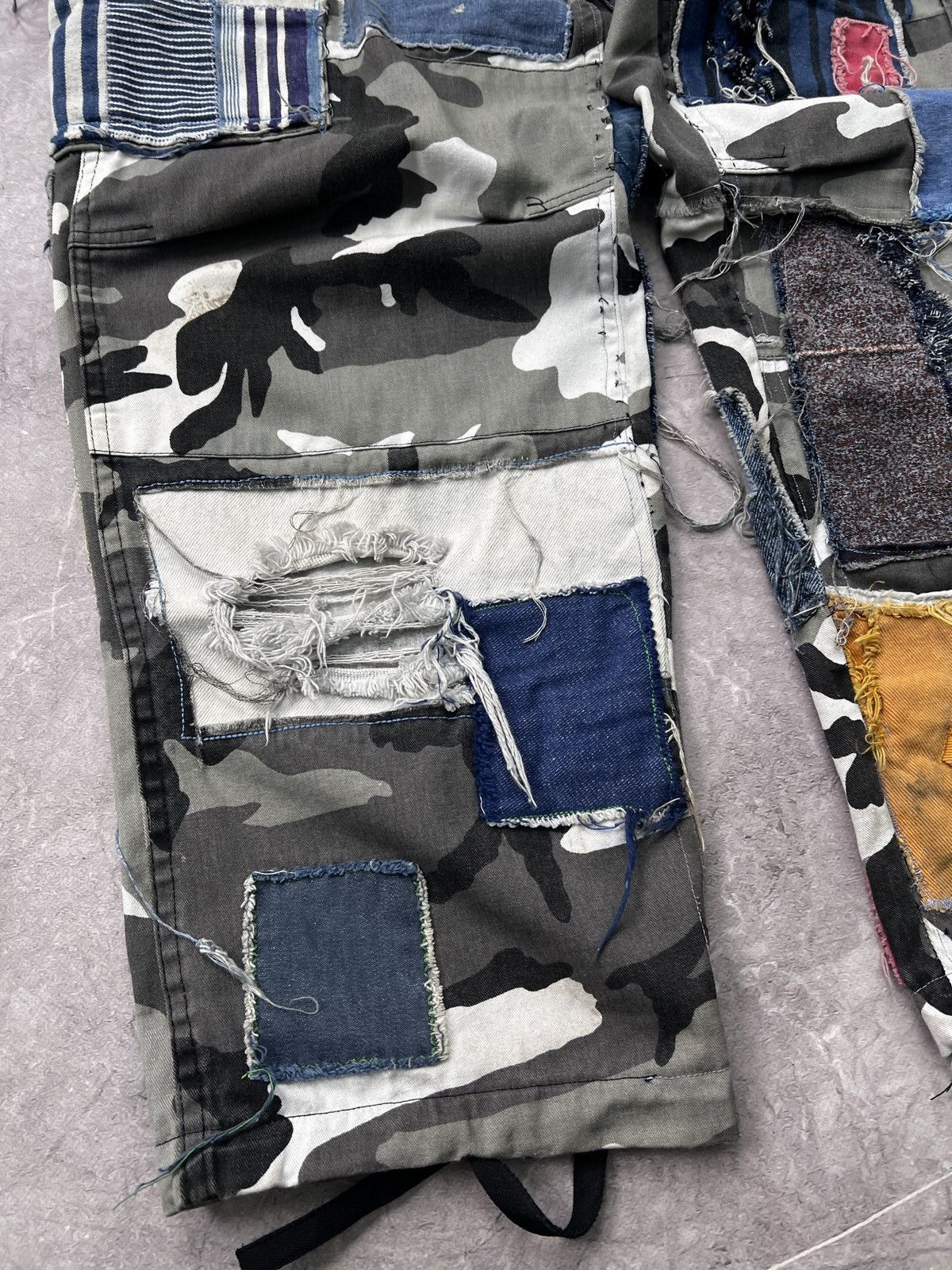 Japanese Brand VINTAGE MILITARY CUSTOM PATCHWORK JAPANESE BAGGY CARGO PANTS Size US 34 / EU 50 - 3 Thumbnail
