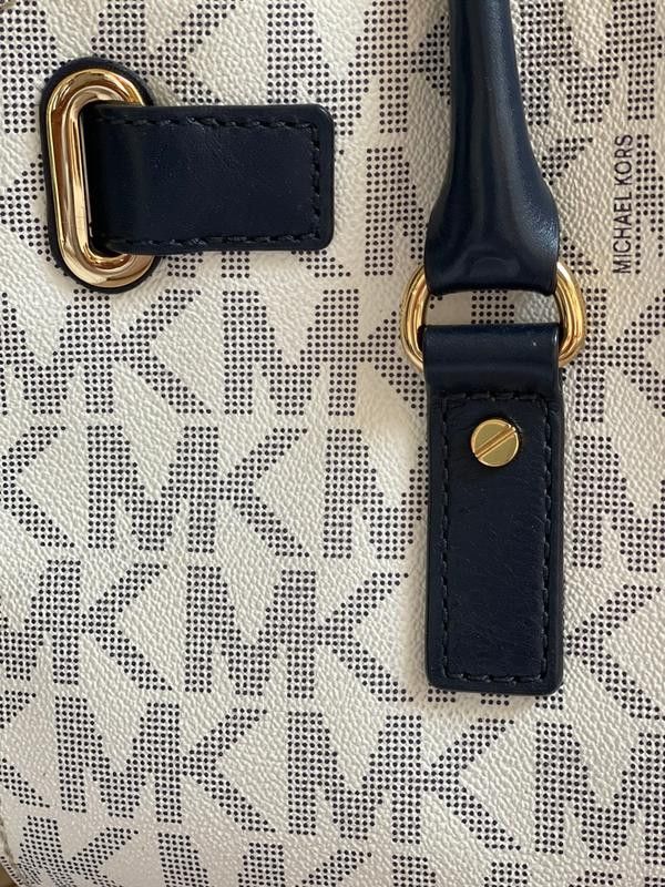 Michael Kors Michael Kors Monogram Leather Shoulder Bag Medium Size ONE SIZE - 6 Thumbnail