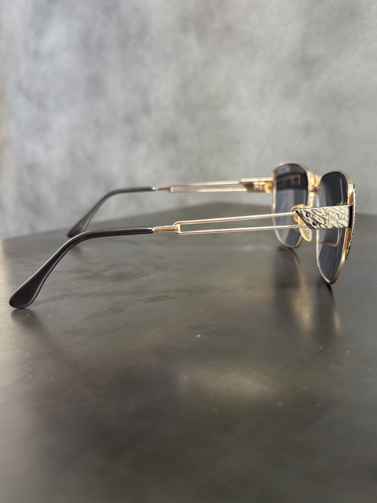 Valentino 1980s Vintage Valentino Sunglasses Metal Aviator 5419 Case Size ONE SIZE - 13 Thumbnail