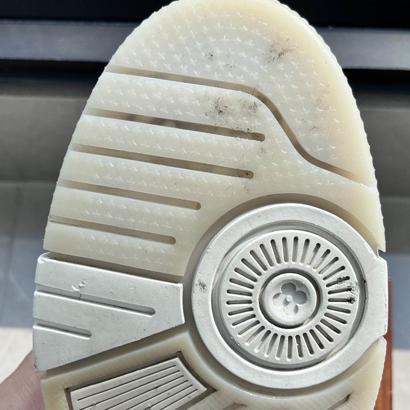 Louis Vuitton Louis Vuitton Trainer White Low-Top Fashion Sneakers -2508 Size US 9 / EU 42 - 4 Thumbnail